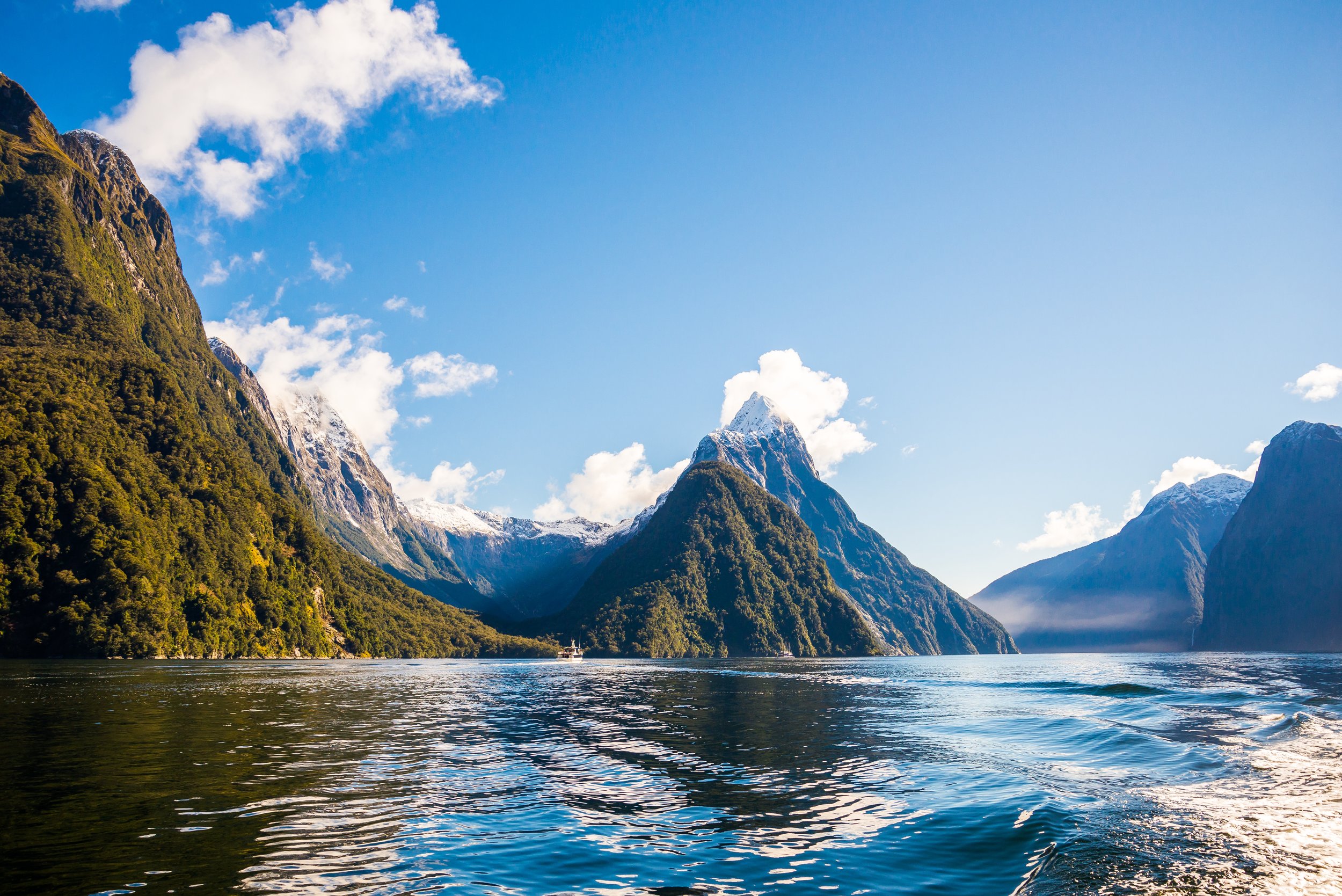 New zealand where. Национальный парк Фьордленд новая Зеландия. Милфорд саунд новая Зеландия. Заповедник Фьордленд новая Зеландия Милфорд саунд. Милфорд-саунд Южный остров.