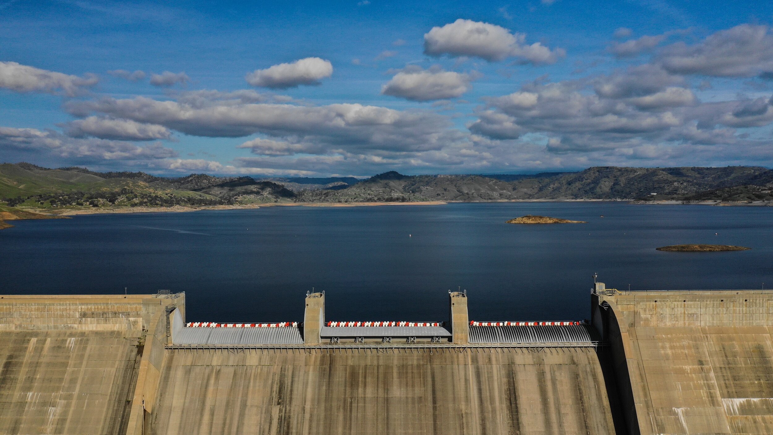 Dam_small2.jpg