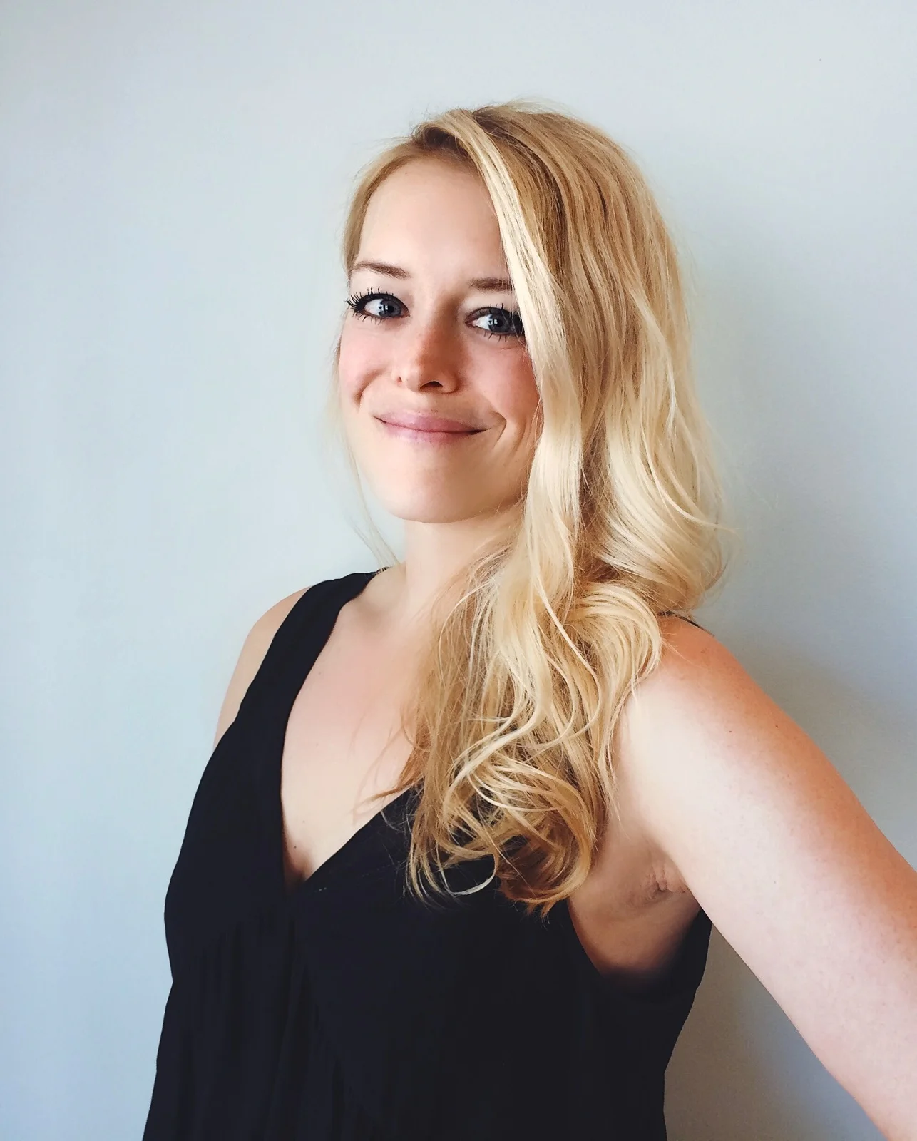 | Allie Barnard | Growing up in her big Texas family, Allie always had her hands in everyone’s hair. The progression to hair stylist was pretty inevitable. From beach-blonde highlights to the precision of bobs, Allie enjoys taking each client’s natural beauty to their next level.