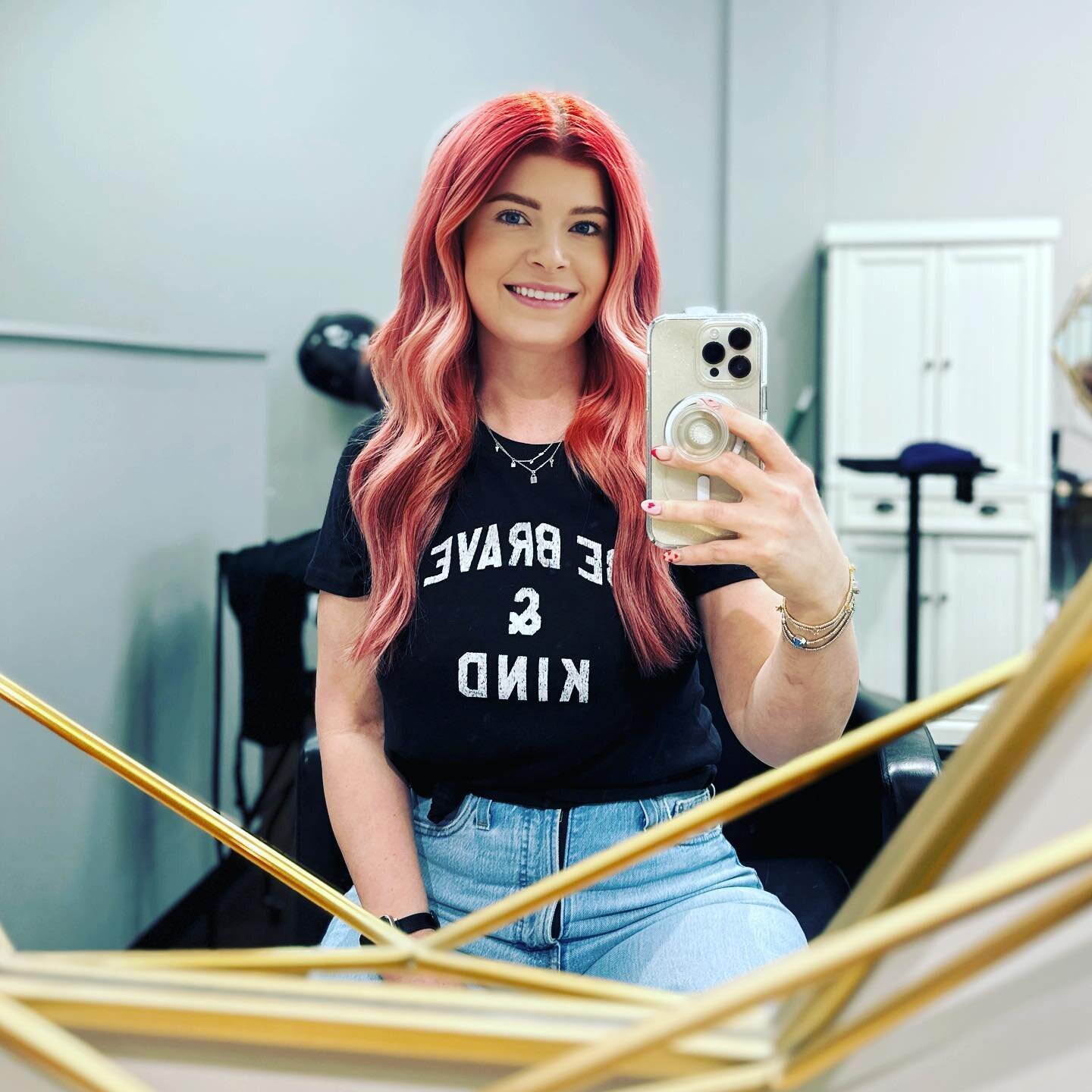 Two Truths &amp; A Lie&hellip; Post your guess in the comments! (Guess the lie!)⬇️⬇️⬇️

✨ I dropped out of Art School. 🎨
✨ My natural hair color is brown. 🤎
✨ My favorite music is rap/hip hop &amp; EDM 🕺💃🏼

Happy Fri-YAY! 🥳

#salonlife #redhair