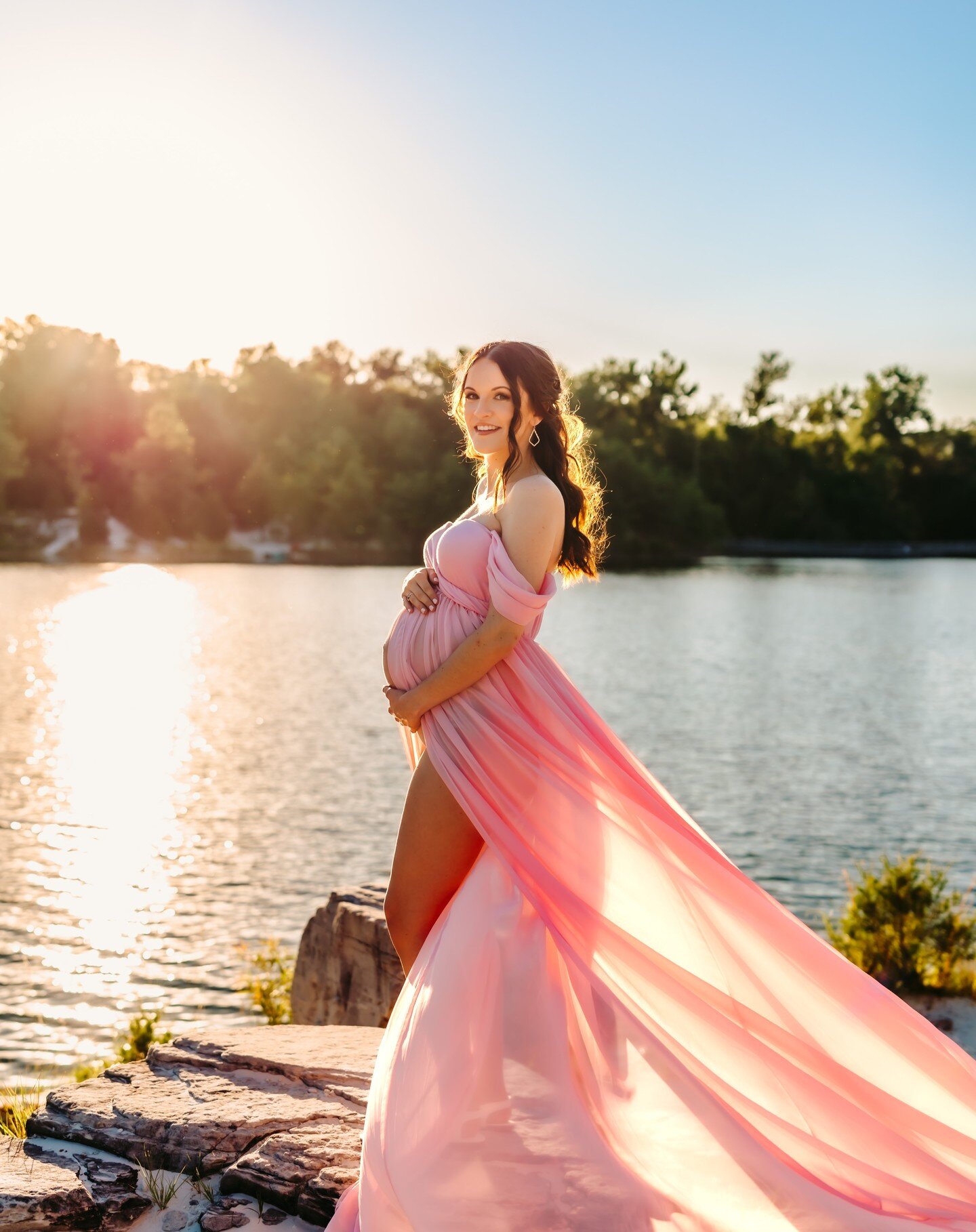 ✨Radiant Beauty, Blooming Love: Capturing Motherhood's Glow!

❤️At Fleur Bridal Styling, we embrace the beauty of not only brides-to-be but also moms-to-be! A heartfelt thank you goes out to Brianna, the glowing mom-to-be, for entrusting us with her 