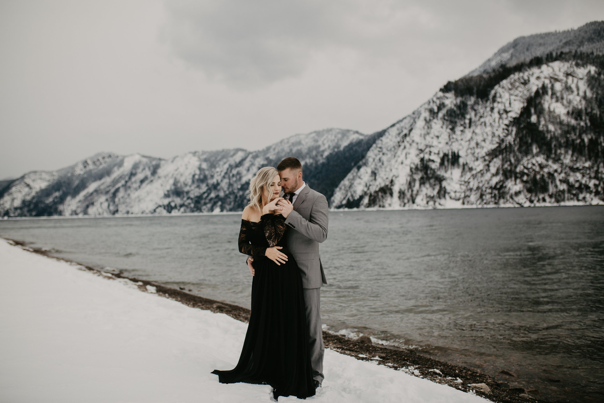  Destination wedding in Idaho on the shores of Lake Ponderay 