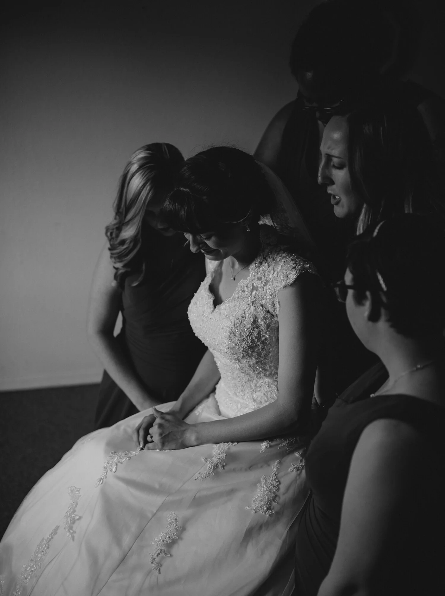 ceremony-prayer-circle-bridesmaids.jpg