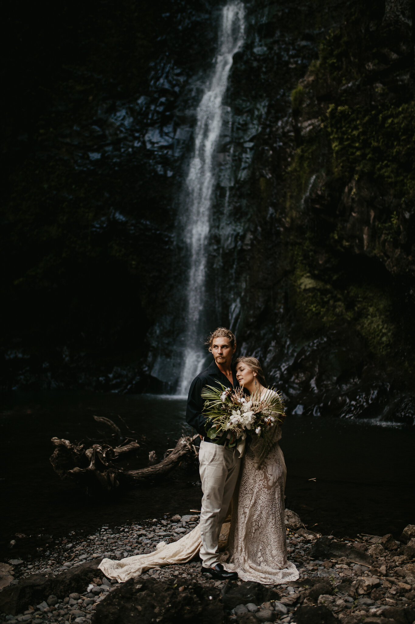  Waterfall chasers in Maui 