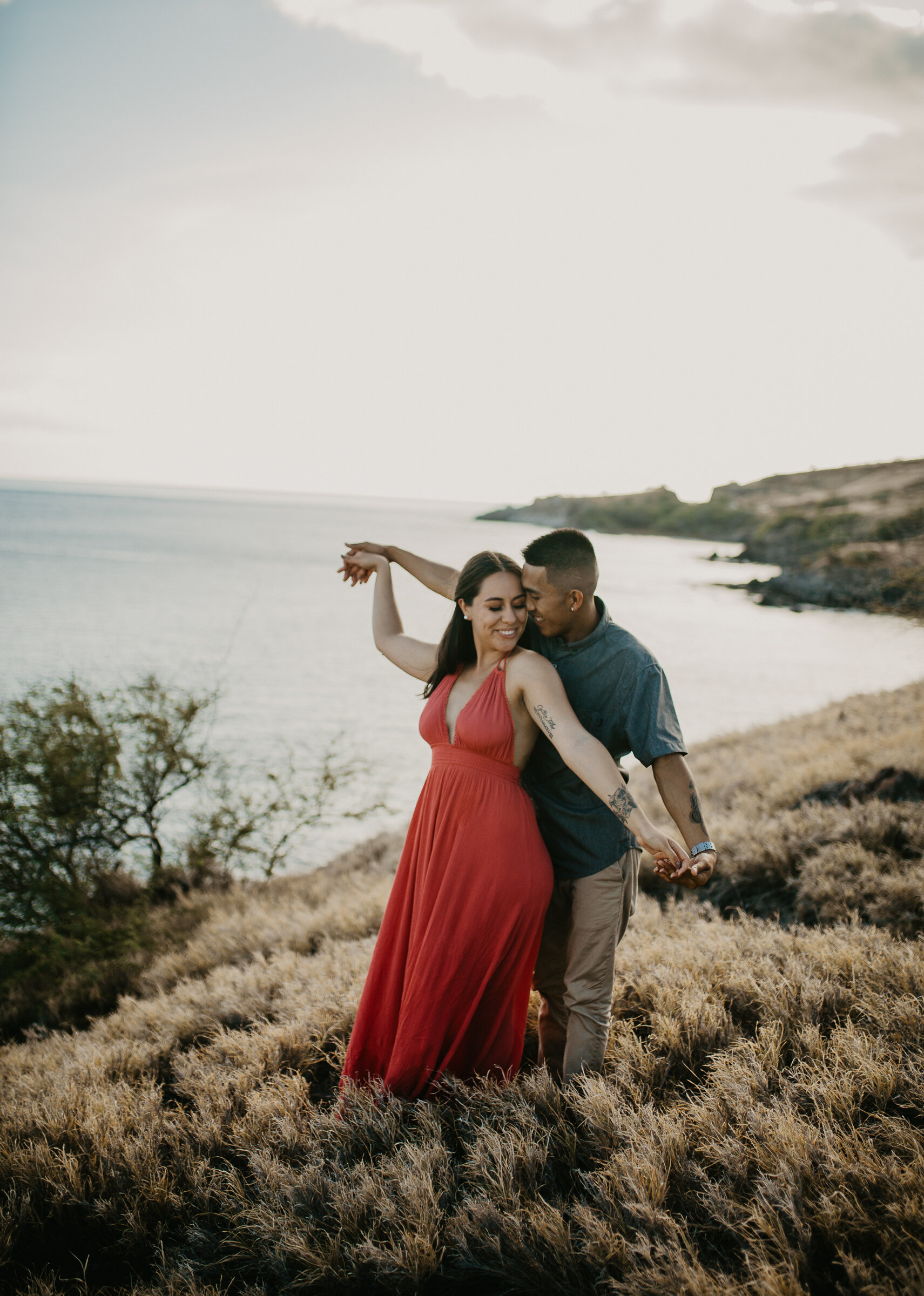  Engagement session overlooking the Pacific Ocean 