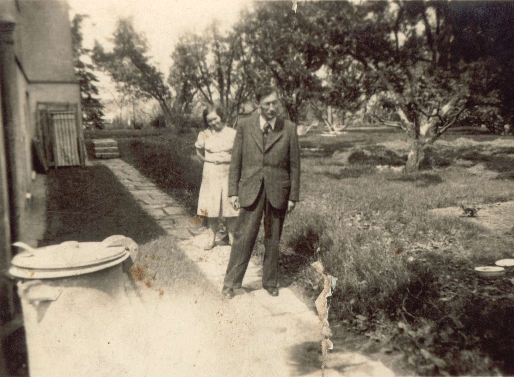 Josef Winternitz na vile asi 1939 RET11x15.jpg