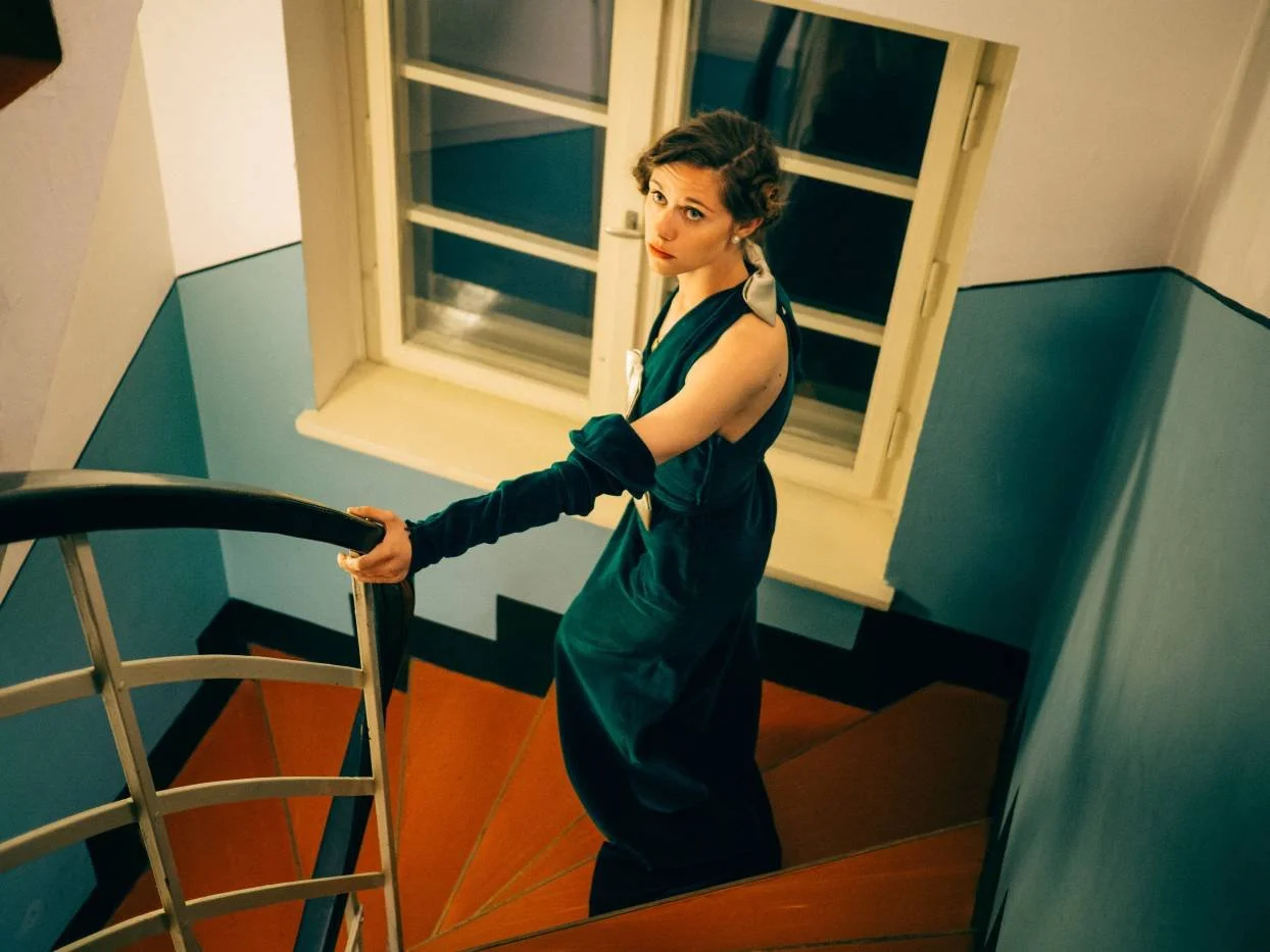 VYPRODÁNO – DIVADLO – Dům v jabloních