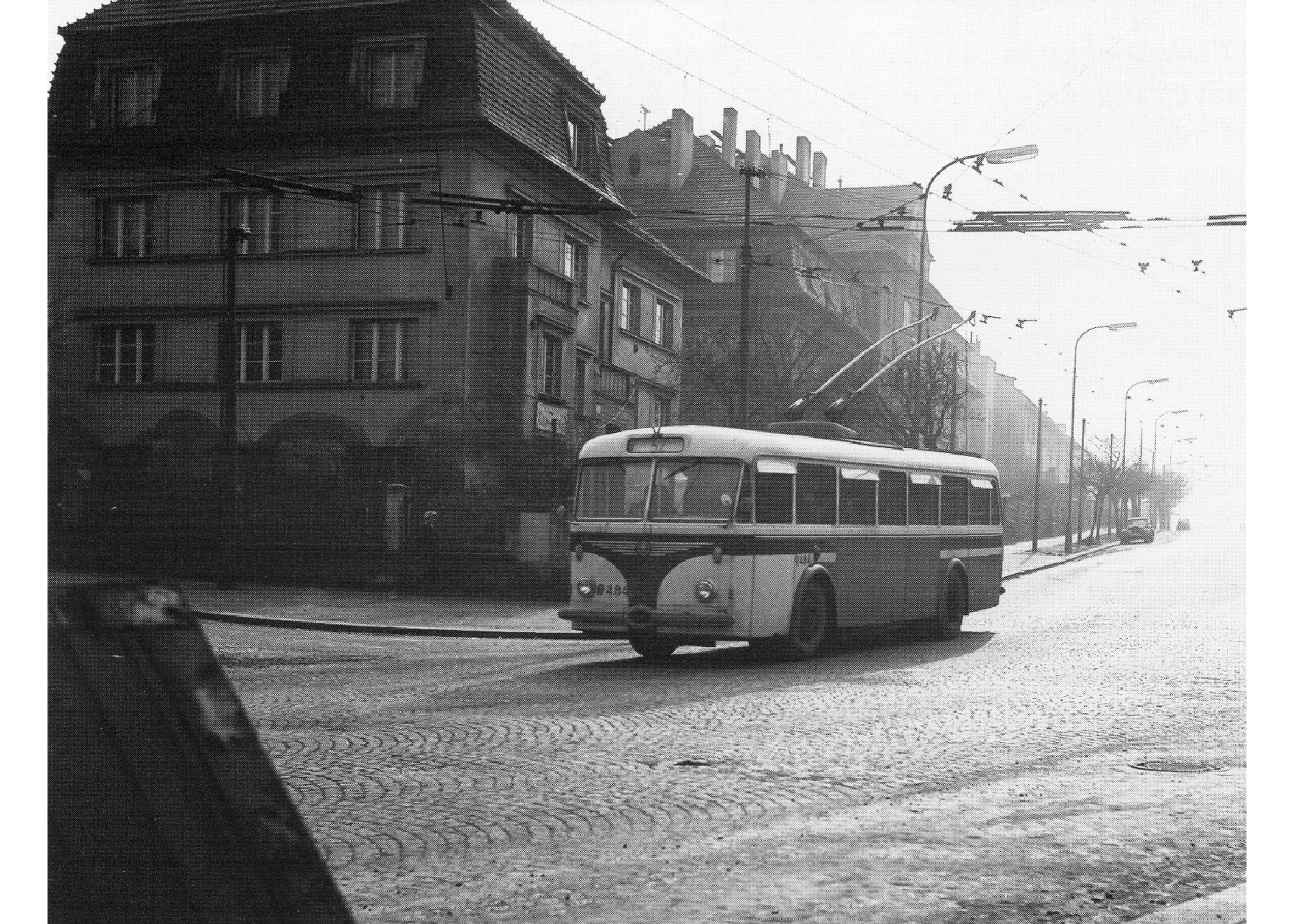 autobus na Malvazinkách.jpg