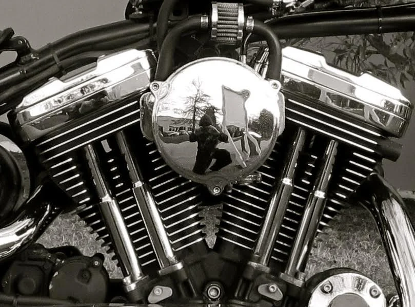 blk&white engine.jpg