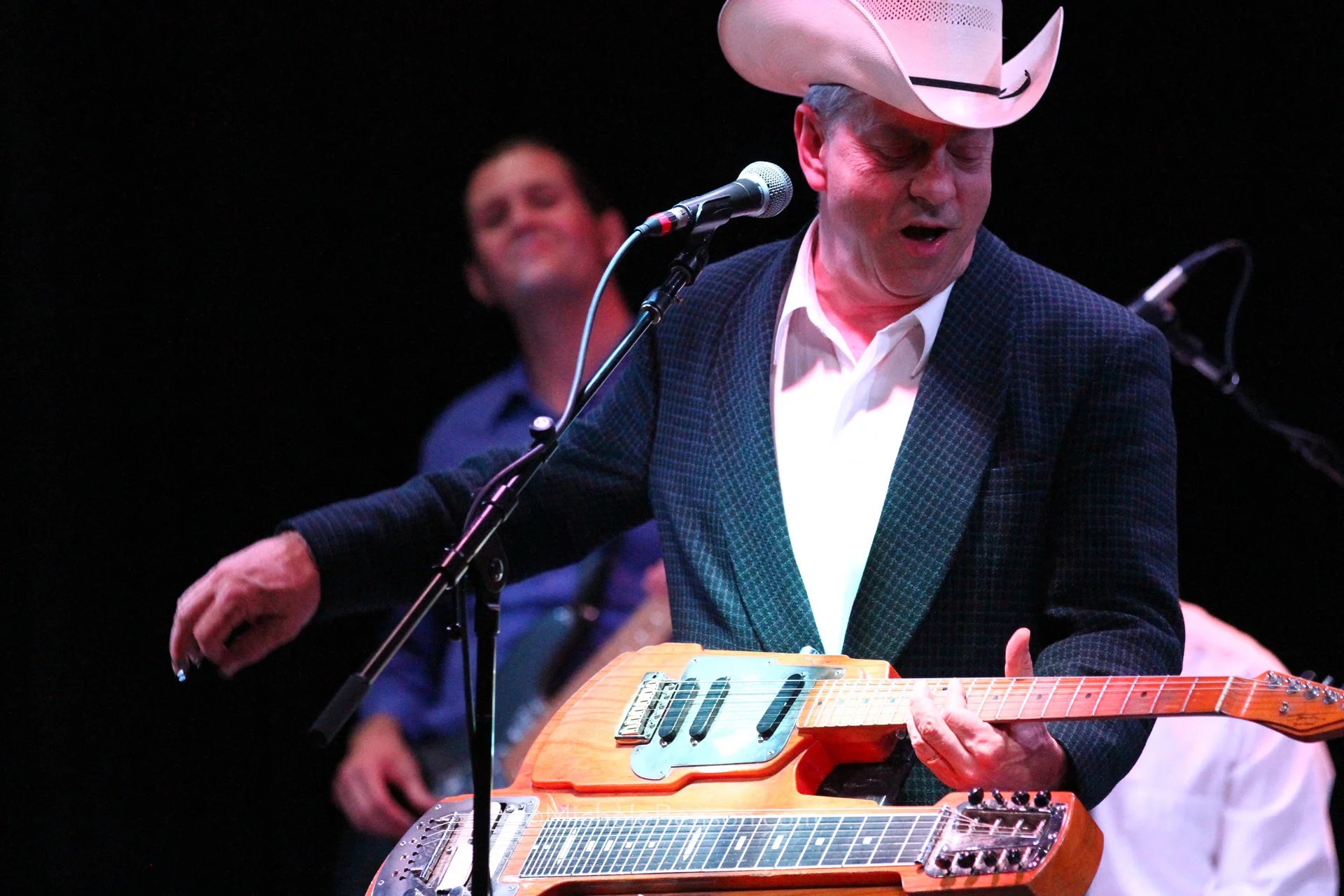 Junior Brown Kuumbwa-IMG_6730