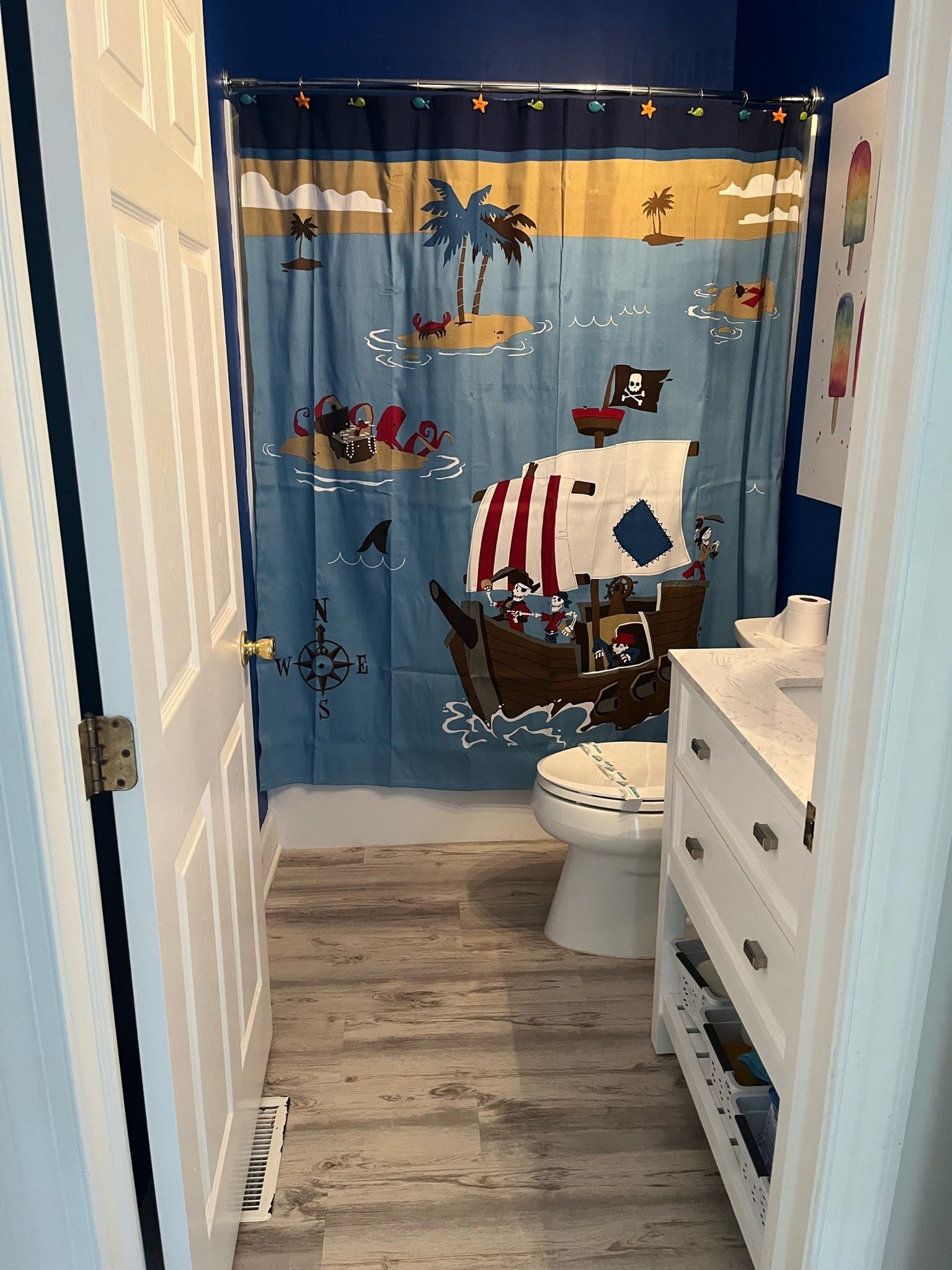 Ahoy, mateys! 🏴&zwj;☠️⚓️ Step into our kid-friendly bathroom at NJ Ave and let your little buccaneers' imaginations run wild! 

#PirateParadise #KidsBathroomFun #CapeMayAdventures