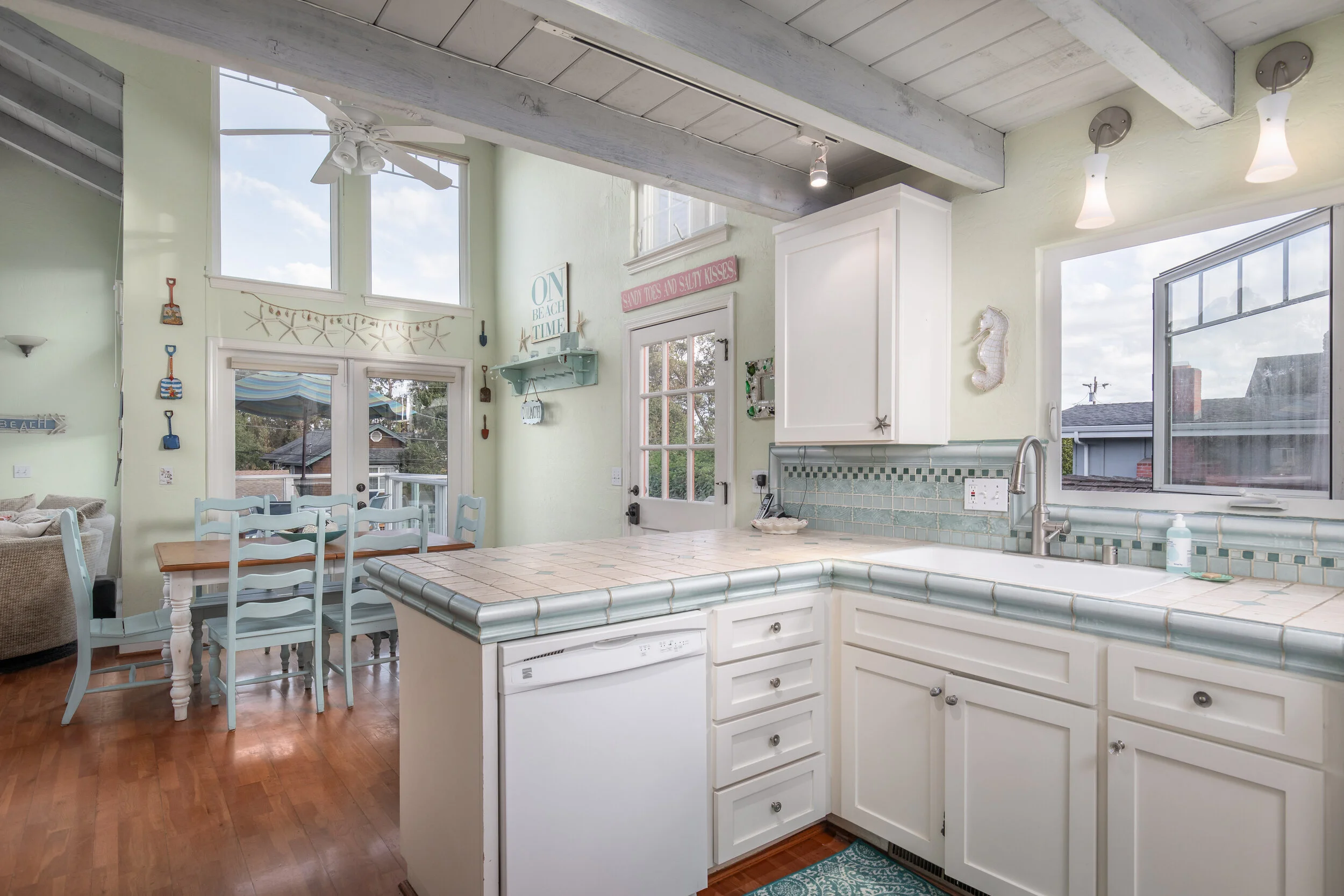 10-257 21st Ave.jpg