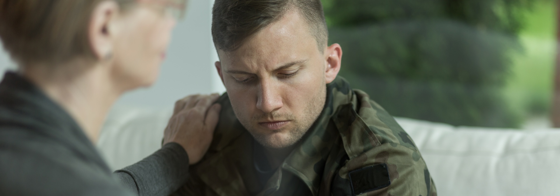 054464886-psychologist-comforting-soldie.jpeg