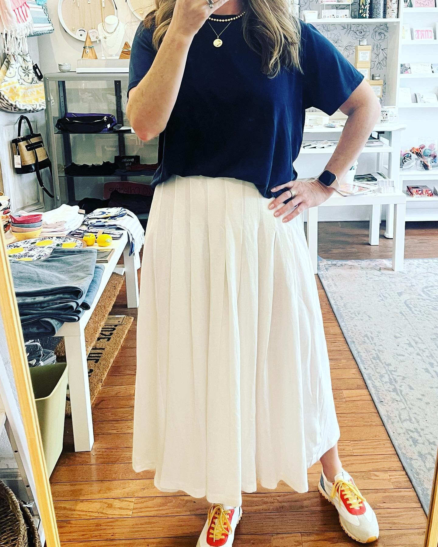 Our white pleated midi skirt is a new fave of mine! Perfect for spring and summer.