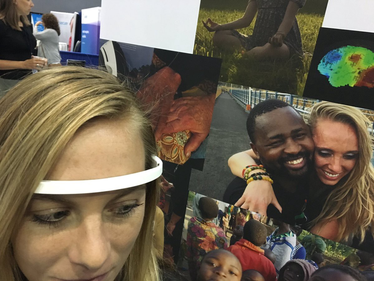 A Woman prepares to demo “Positivity” at the Employer Healthcare Congress in LA wearing a Muse Meditation Headband