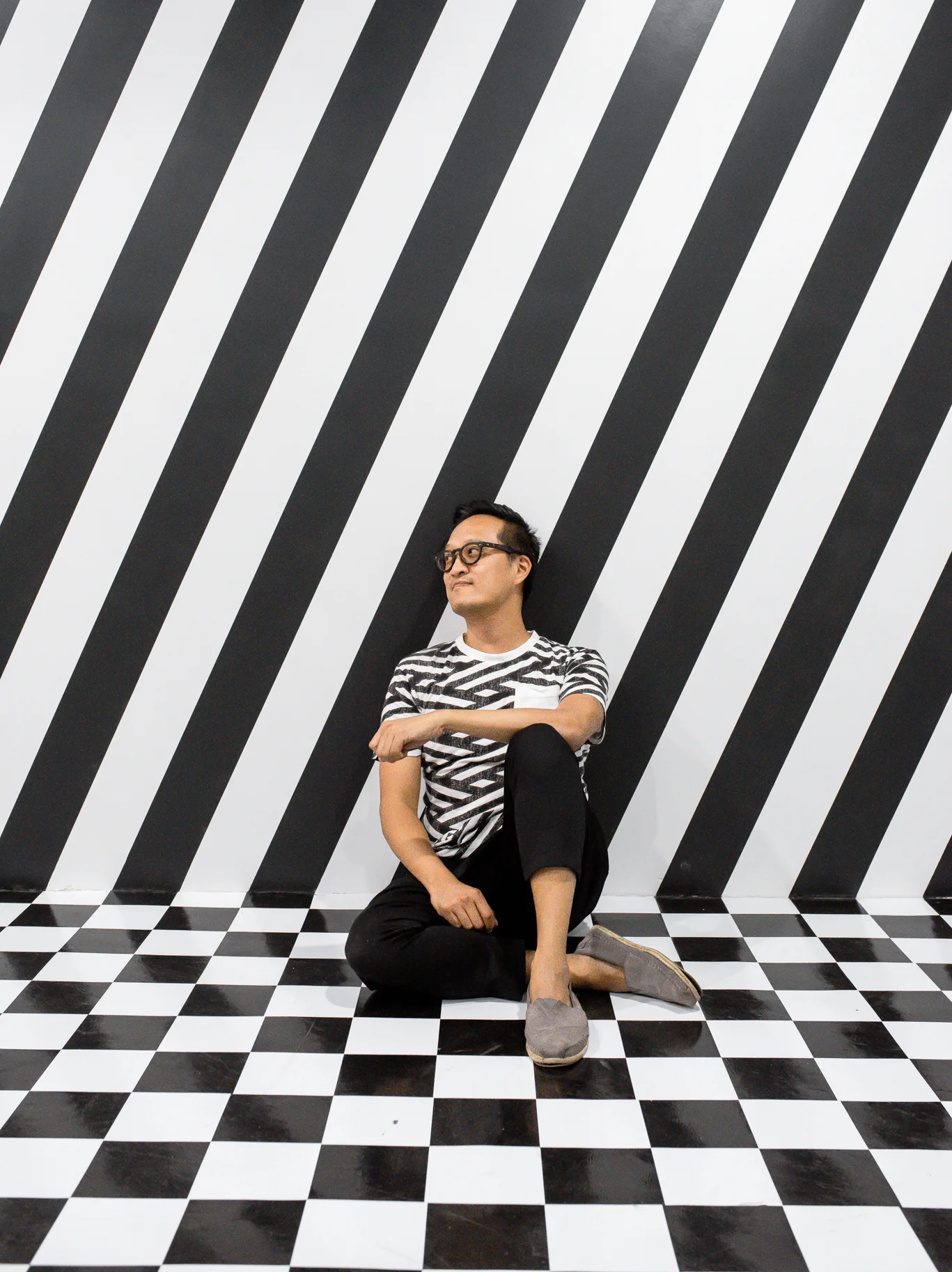 thecolorfactory-black-white-wall.jpg