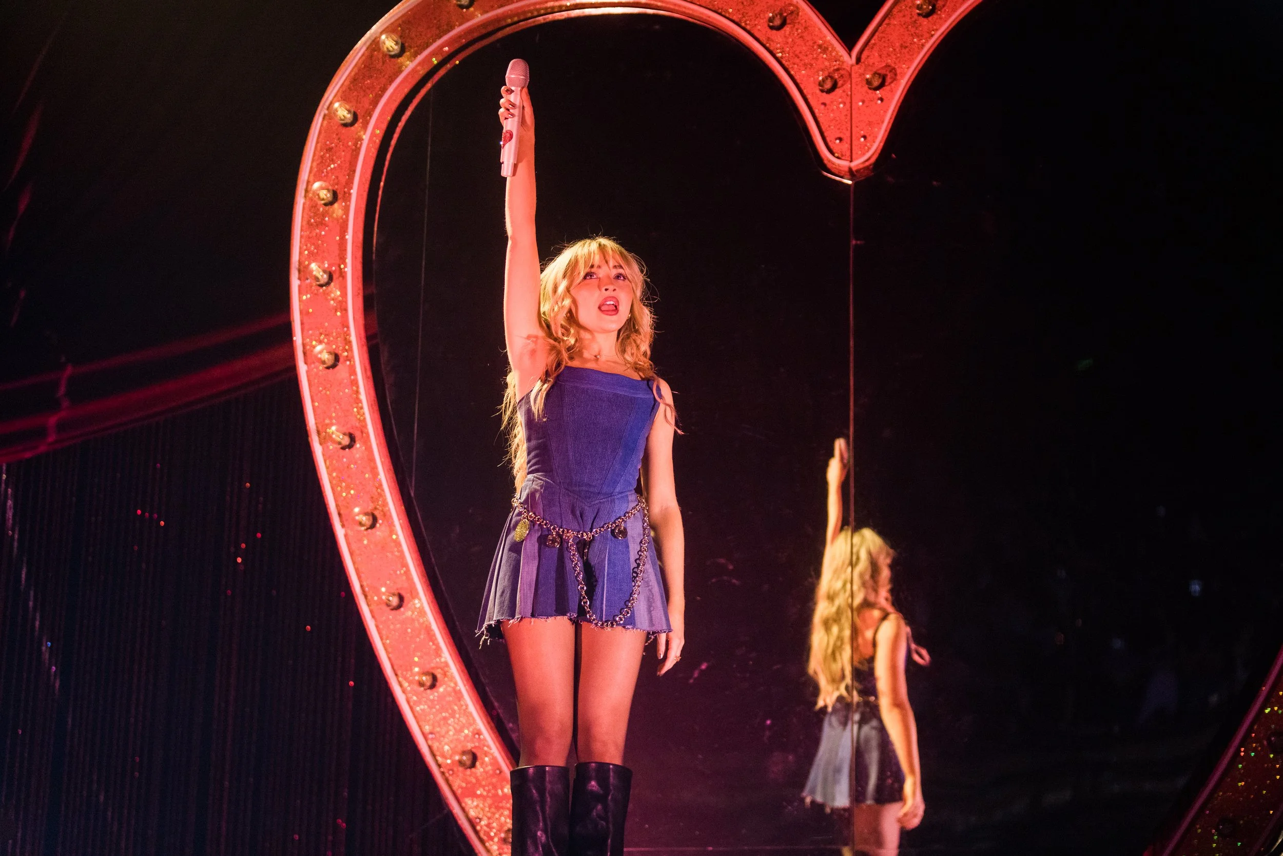 sabrina carpenter 041123 paramount joshua lewis-3.JPG