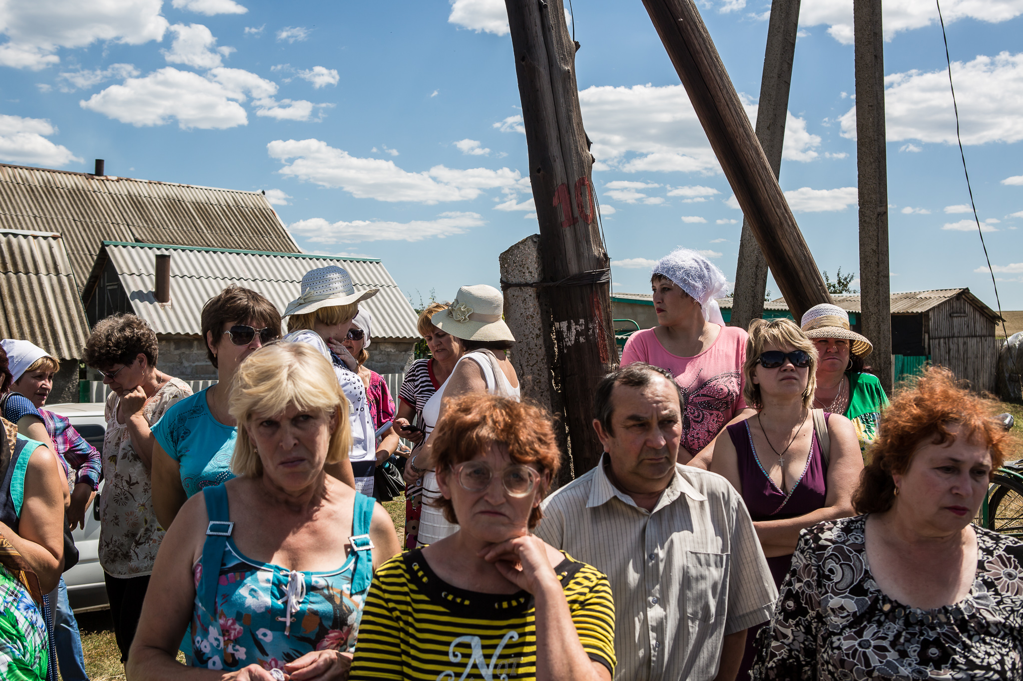  Local residents gather to watch as the bodies of victims of Malaysia Airlines flight MH17 are removed from the scene of the crash on July 21, 2014 in Grabovo, Ukraine. The flight was traveling from Amsterdam to Kuala Lumpur when it crashed killing a