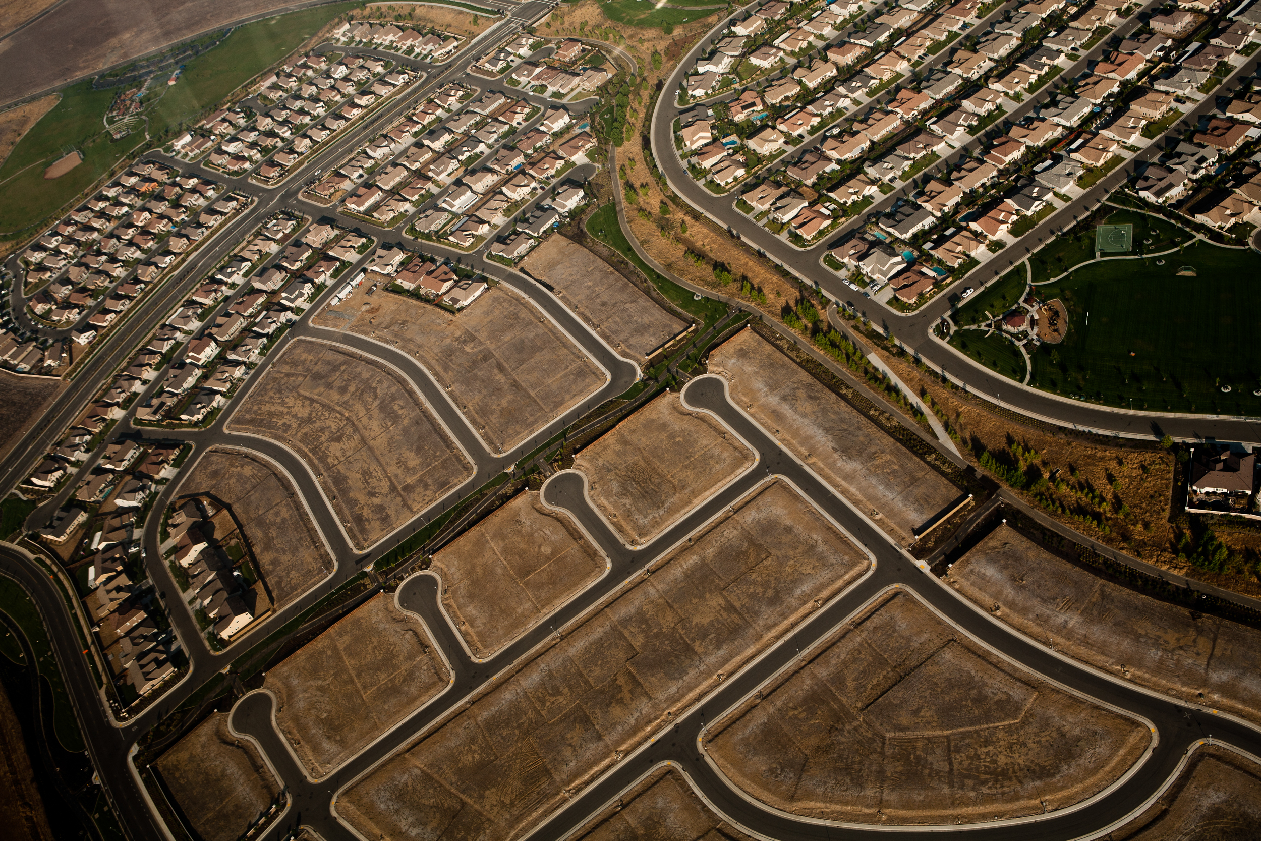  An unfinished housing subdivision lies abandoned after the housing bubble burst on the outskirts of Sacramento, California. 