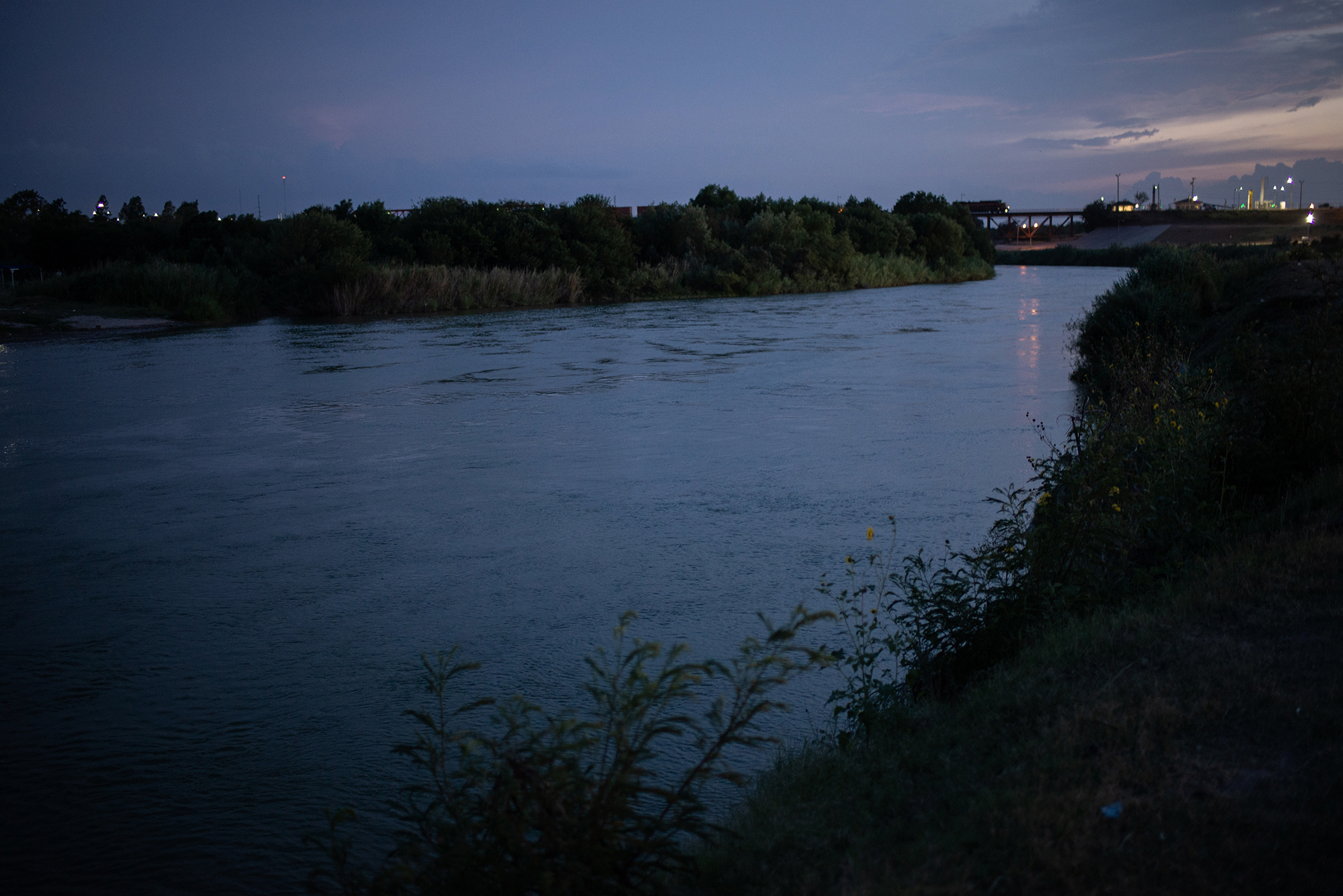  Night view of the Rio Grande that separates the United States from Mexico. This river is well known for being a natural border, and to which many people submerge to reach the United States, escaping the violence and bad economic situation in their c