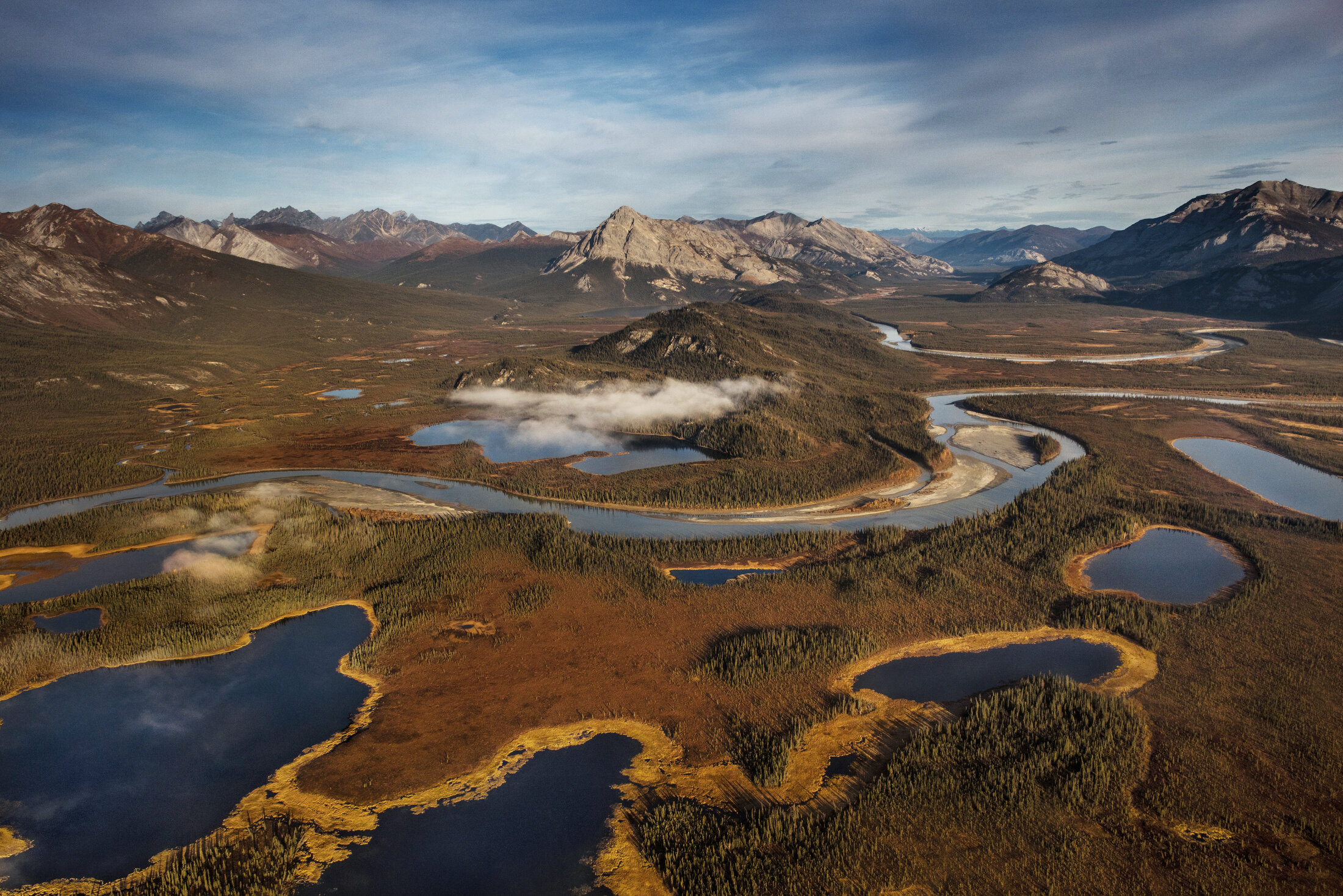  Flying over the head water of  the Alatna River in Gates of the Arctic national Park on an expedition that followed ecologist Ken Tape, guide Michael Wald and National Geographic writer Craig Welch as they look at the ecological impact of beavers in
