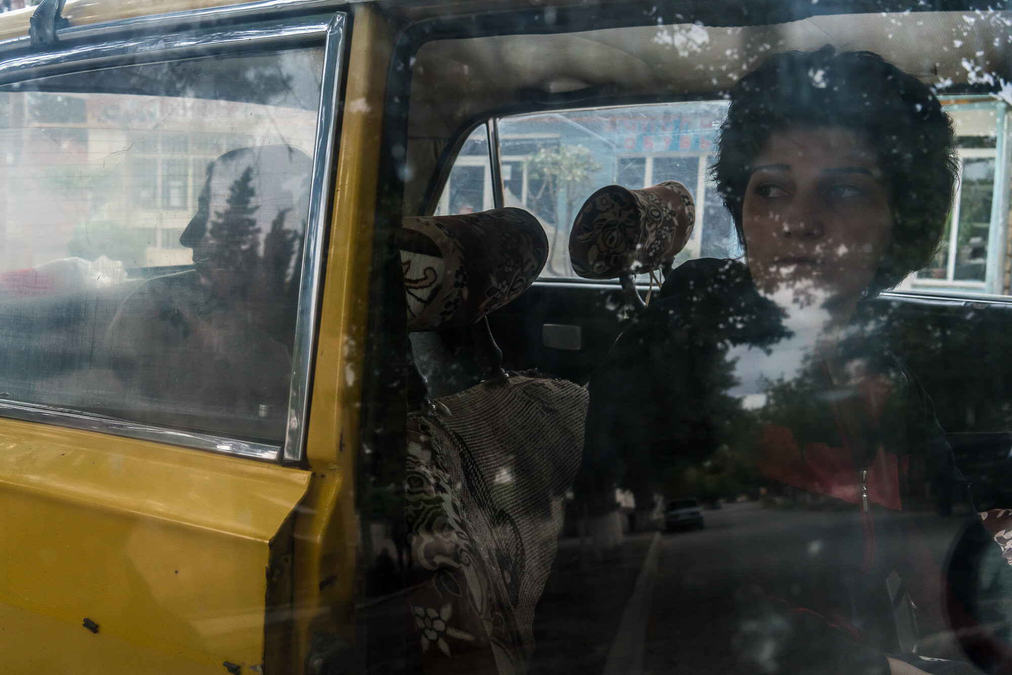  Anush Poghosyan (L) and Karina Aghabekyan (R) sit in the car as they prepare to leave their front-line village for Yerevan after heavy shelling several days earlier. Martuni, Nagorno-Karabakh. 2020. 