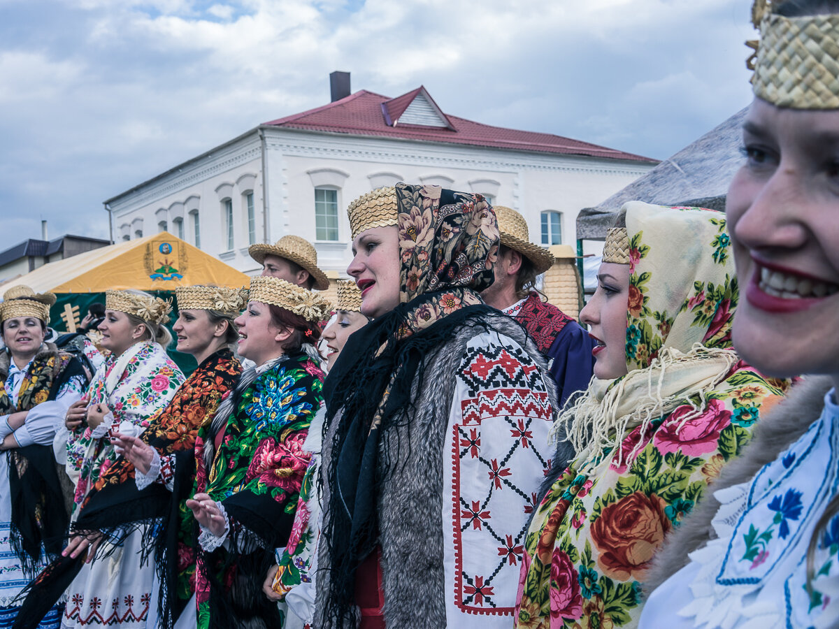  Singers dressed in traditional clothing during a festival on Saturday, September 24, 2016 in Mstislavl, Belarus. 