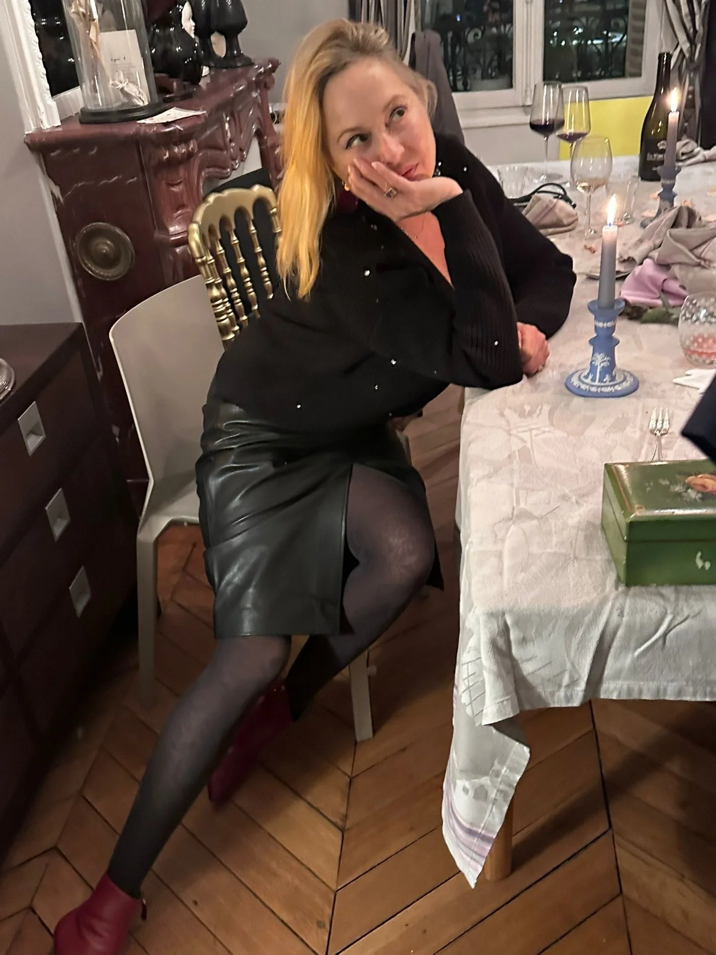 😝😌🤩WHO AM I?🤩😌😝

🇫🇷Hi everyone! C&rsquo;est moi, Karine Kleb.
Psy, prof de yoga&hellip;&amp; attachiante. 
Accessoirement &hellip; imparfaitement moi !

☀️ Je suis psy&hellip; et pourtant :

-Je peux encore claquer la porte pour me prot&eacut