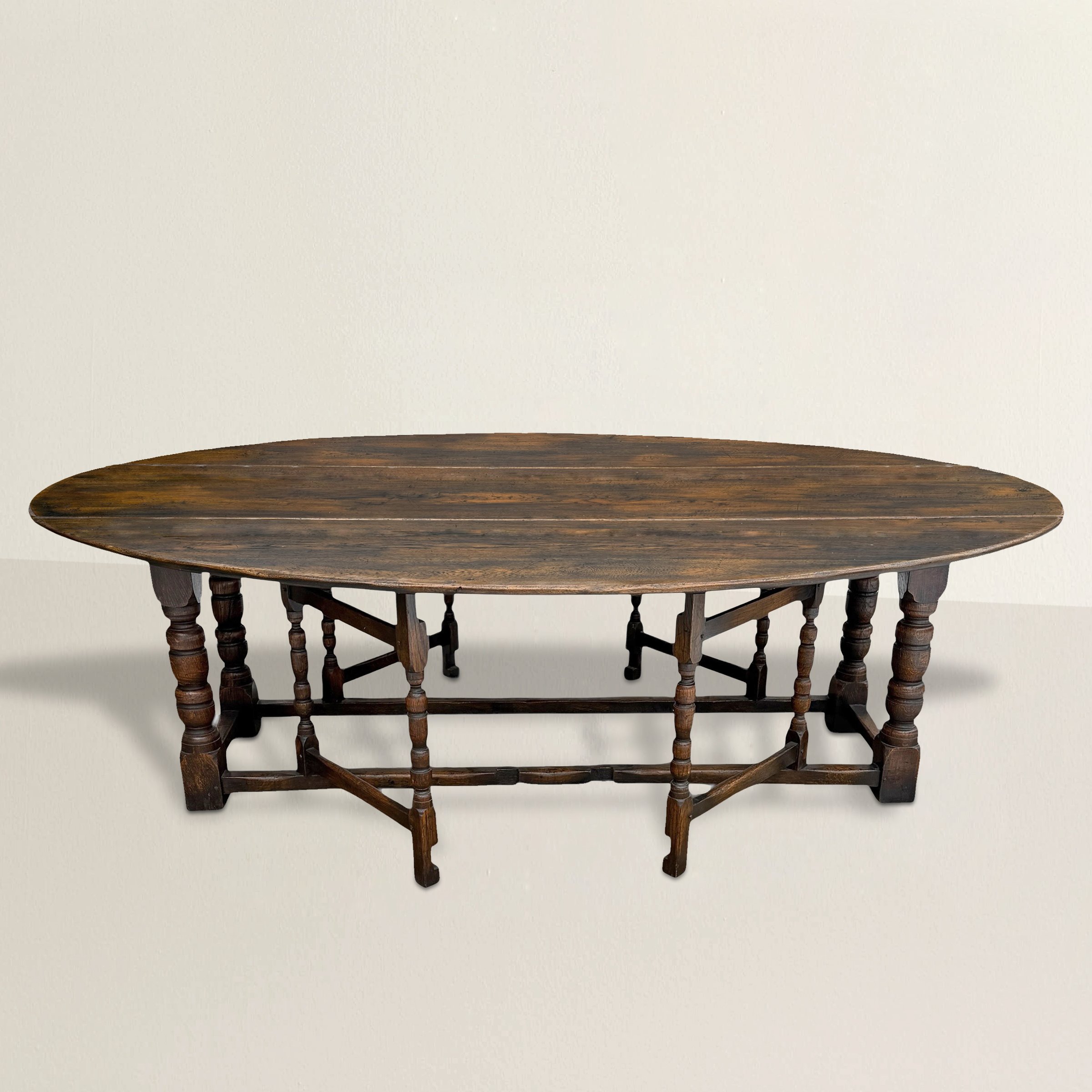 Early 20th Century English Oval Gateleg Dropleaf Dining Table