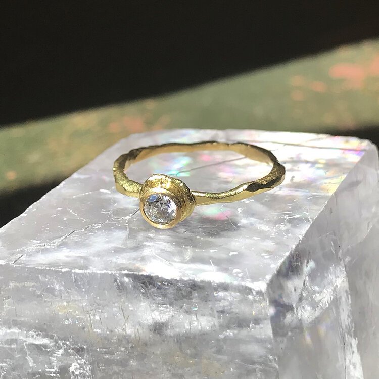 Diamond aura engagement ring