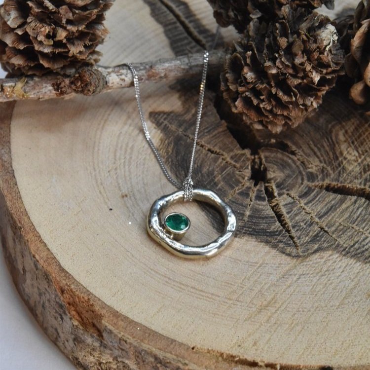 emerald molten circle pendant