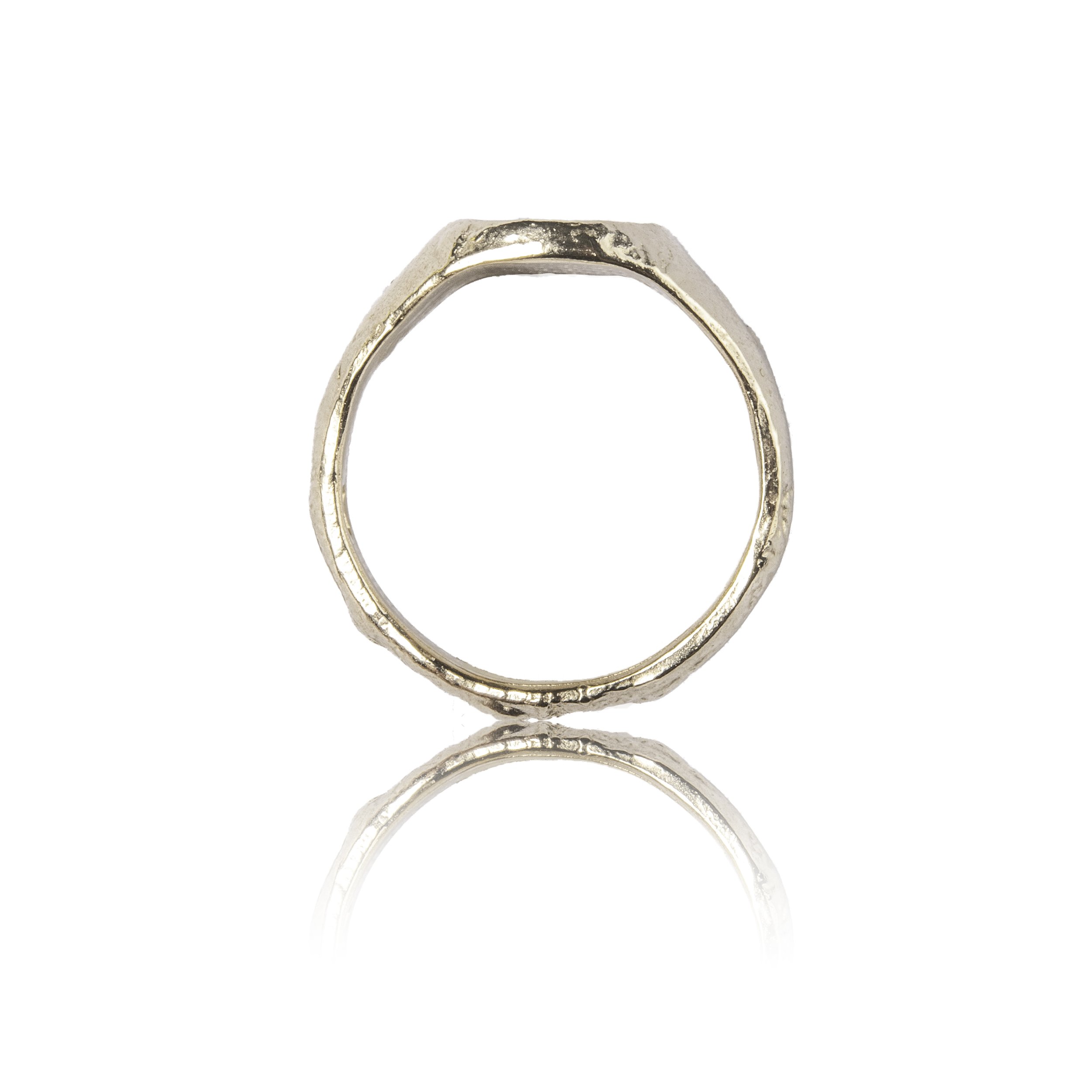 side profile of 9ct yellow gold light signet ring