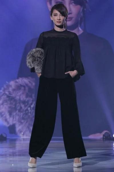 神戸コレクション (http://www.kobe-collection.com/2016aw/report/?guesttag2016aw=2016aw-guest613)