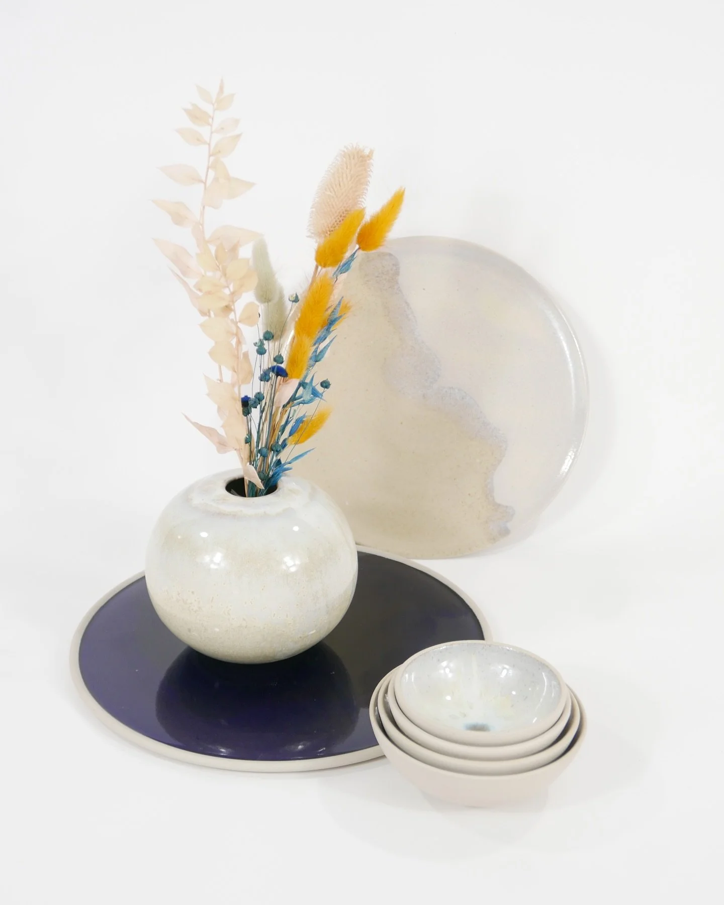 Ensemble de vaisselle, collection Atlantique. 🐚

#ceramique #clay #clayart #argilelocale #craftsmanship #artisanatdart  #decoration #ceramic #vaisselle #metierdart #tableware #vase #argilelocale #almamaterceramiques  #art #creationlocale #wildclay #