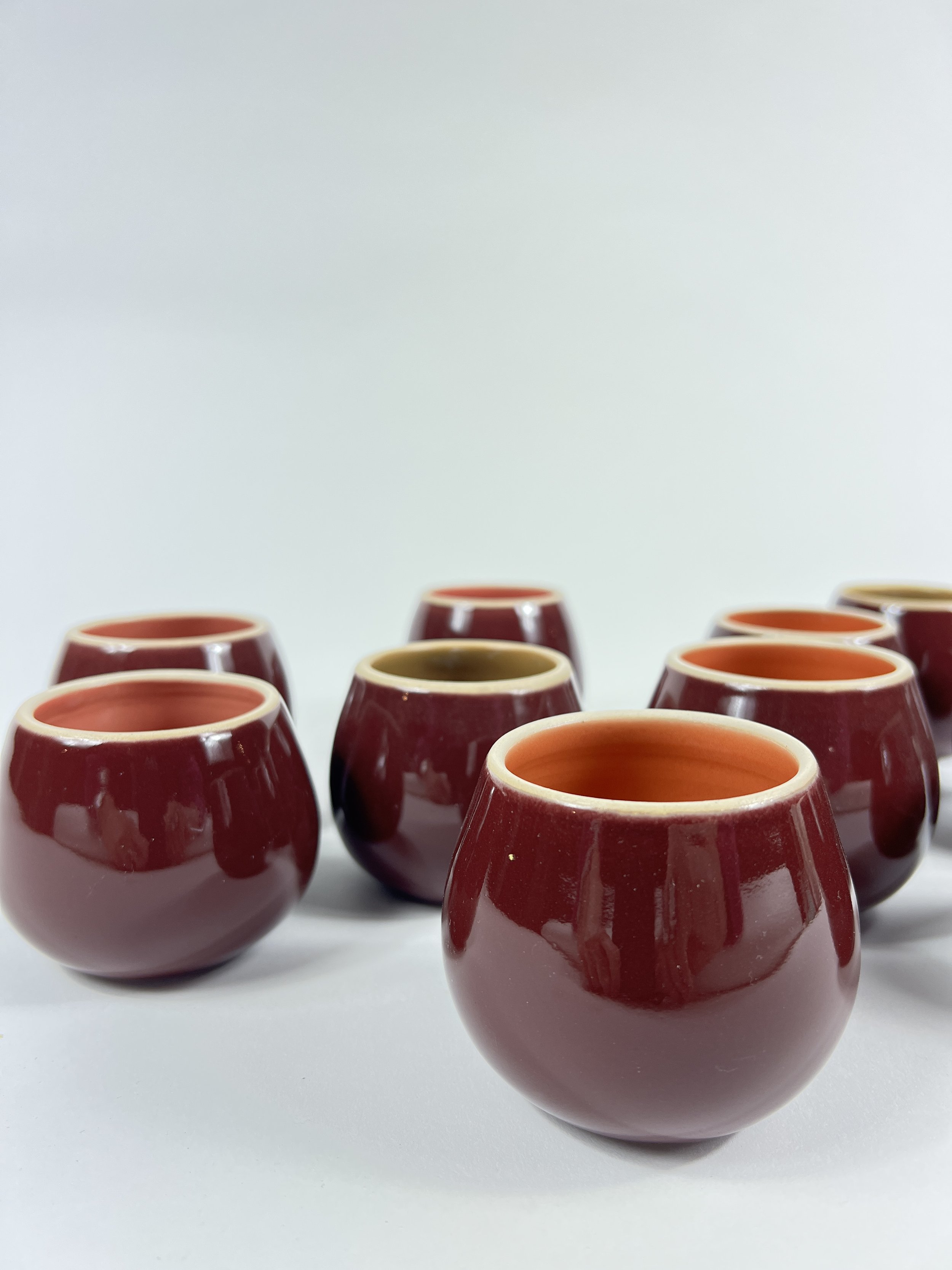 Tasse à café rouge bordeaux