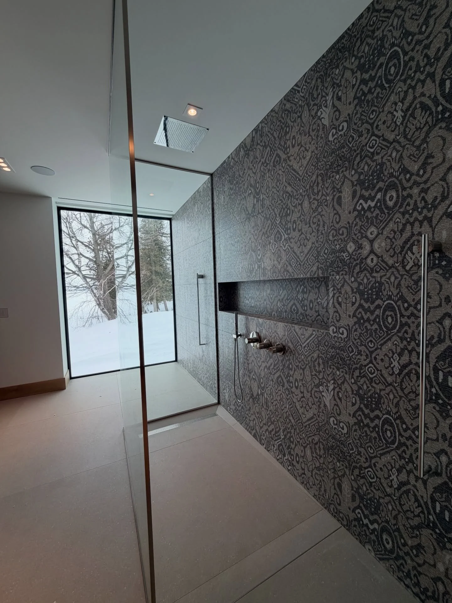 Any season is beautiful in this shower!