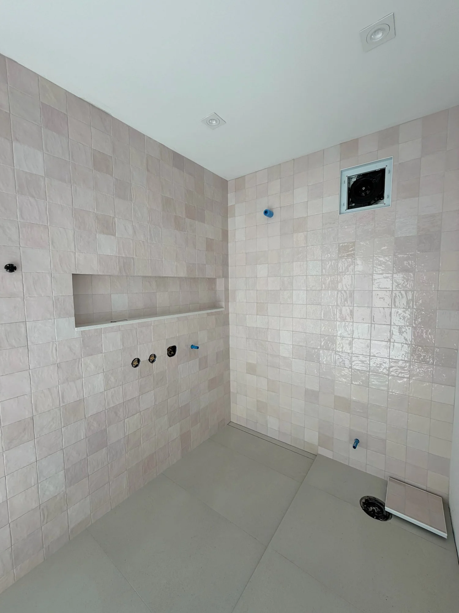 shower-zellige-niche.jpg