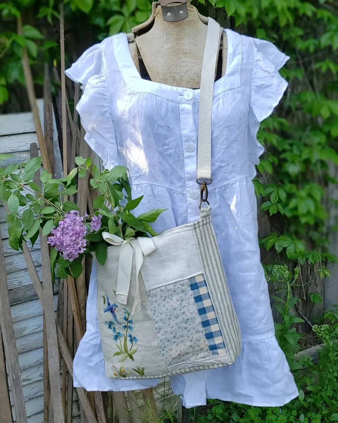 Since my brain is short in the word retrieval department this rainy Saturday morning, I will just post a pretty summer linen dress with a handmade blue bird crossbody. 🐦
.
.
The website has lots of fresh new inventory, including Mr. Blue Bird. 🐦
Fo