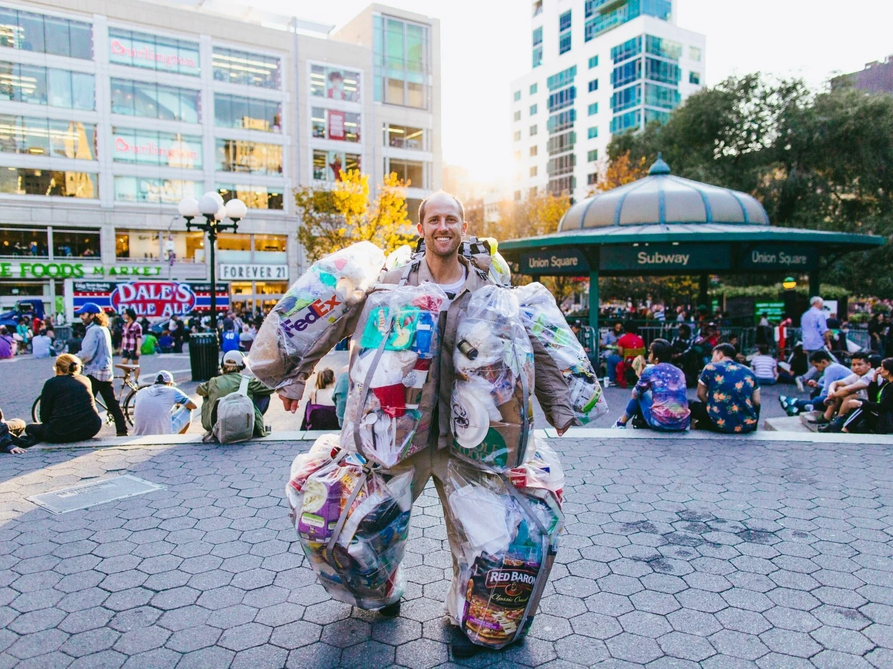 Rob-Greenfield-Trash-Me-Day-30-84-pounds-of-trash-Photo-credit-www.JermCohen.com-6.jpg