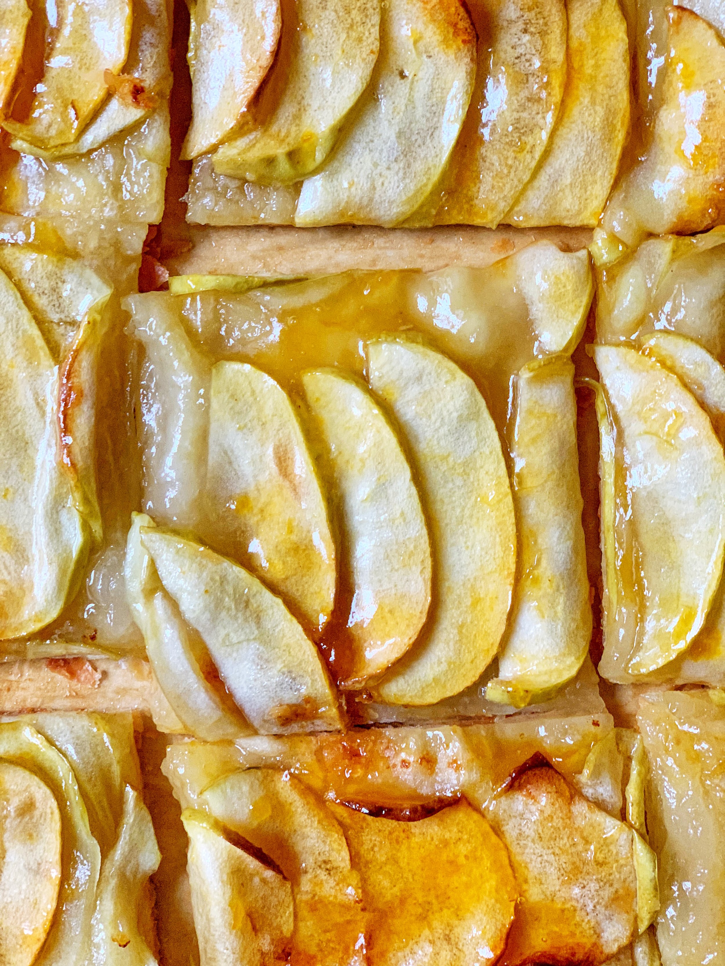 simplest apple tart with apricot jam ~