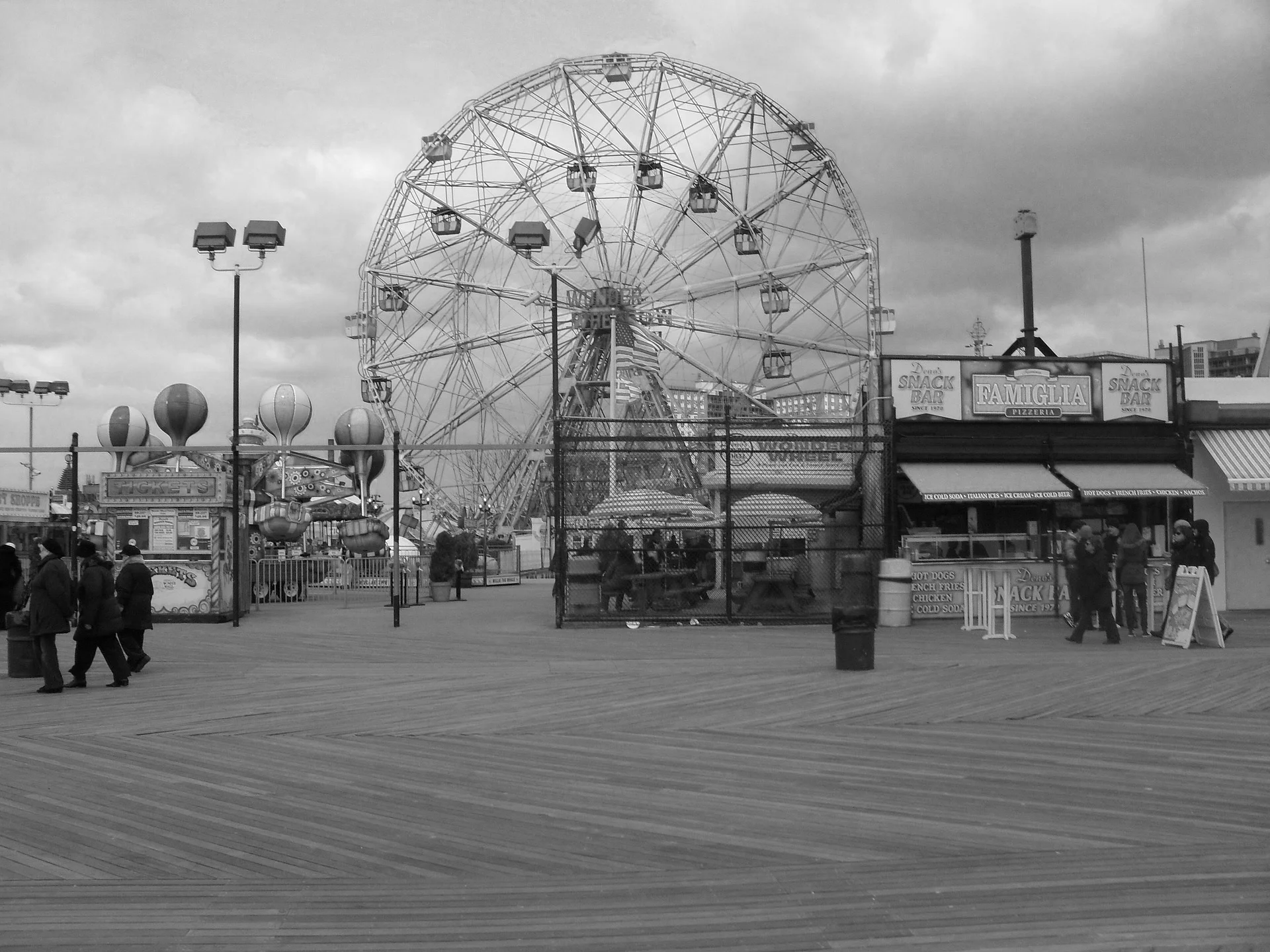 ferris-wheel-100234_1920.jpg
