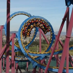 How to Get to Six Flags Magic Mountain from Los Angeles