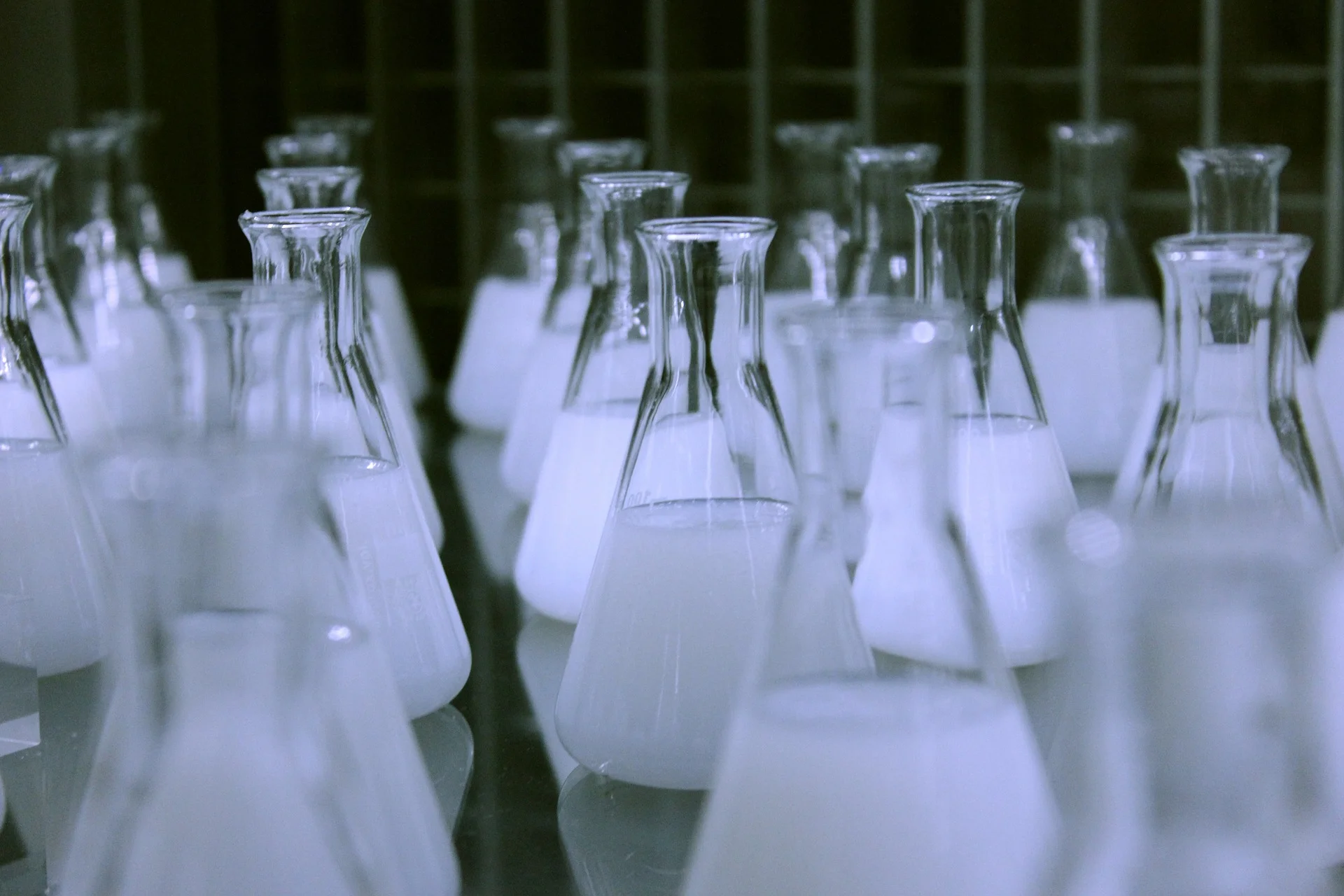 flasks-606612_1920.jpg