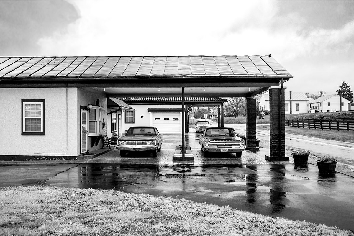 Old American Cars, Motel, Barboursville, Virginia, VA, USA by Leica Photographer Manuel Guerzoni