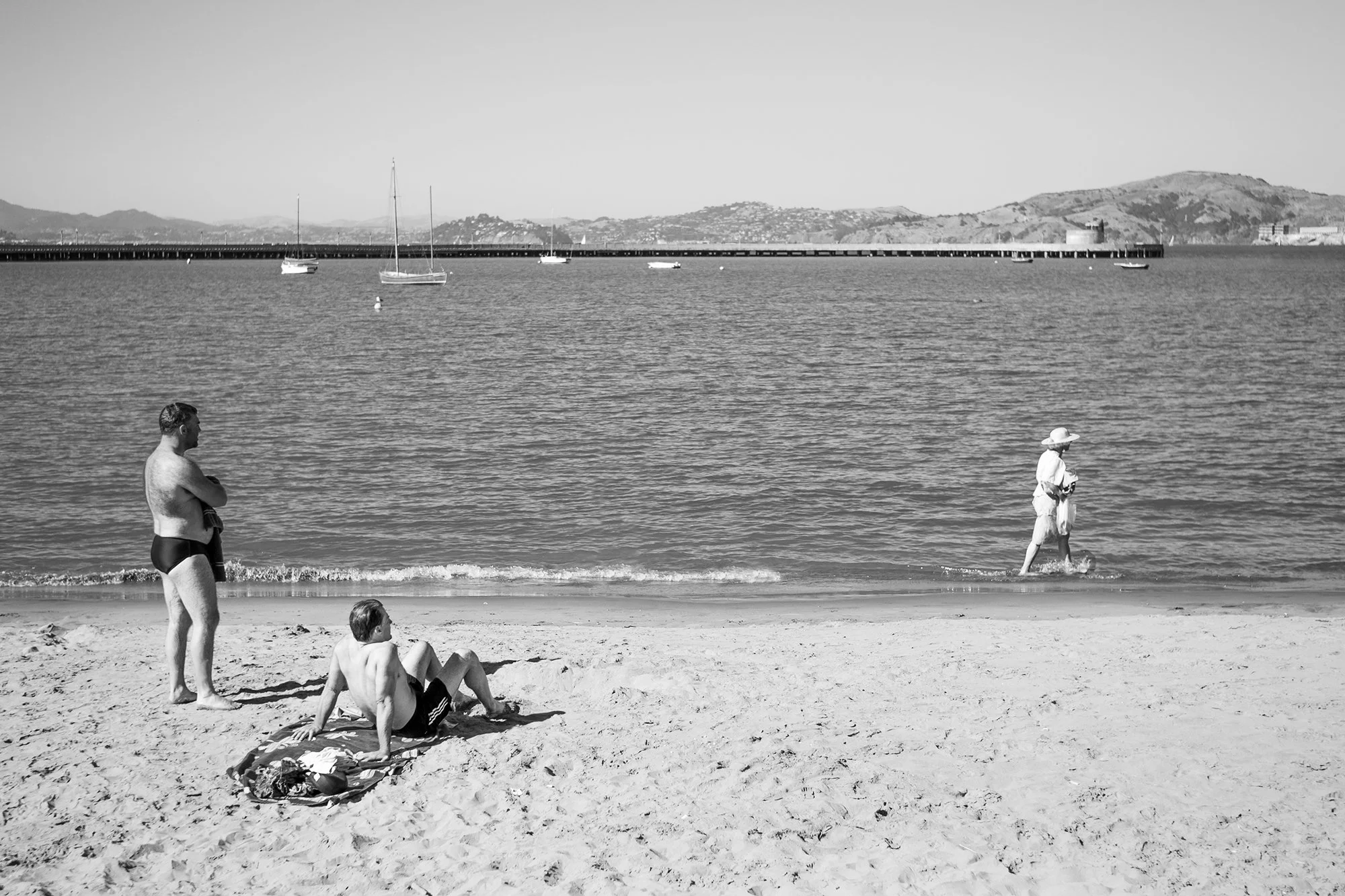 Men watching a woman, Aquatic Cove, San Francisco, California, USA