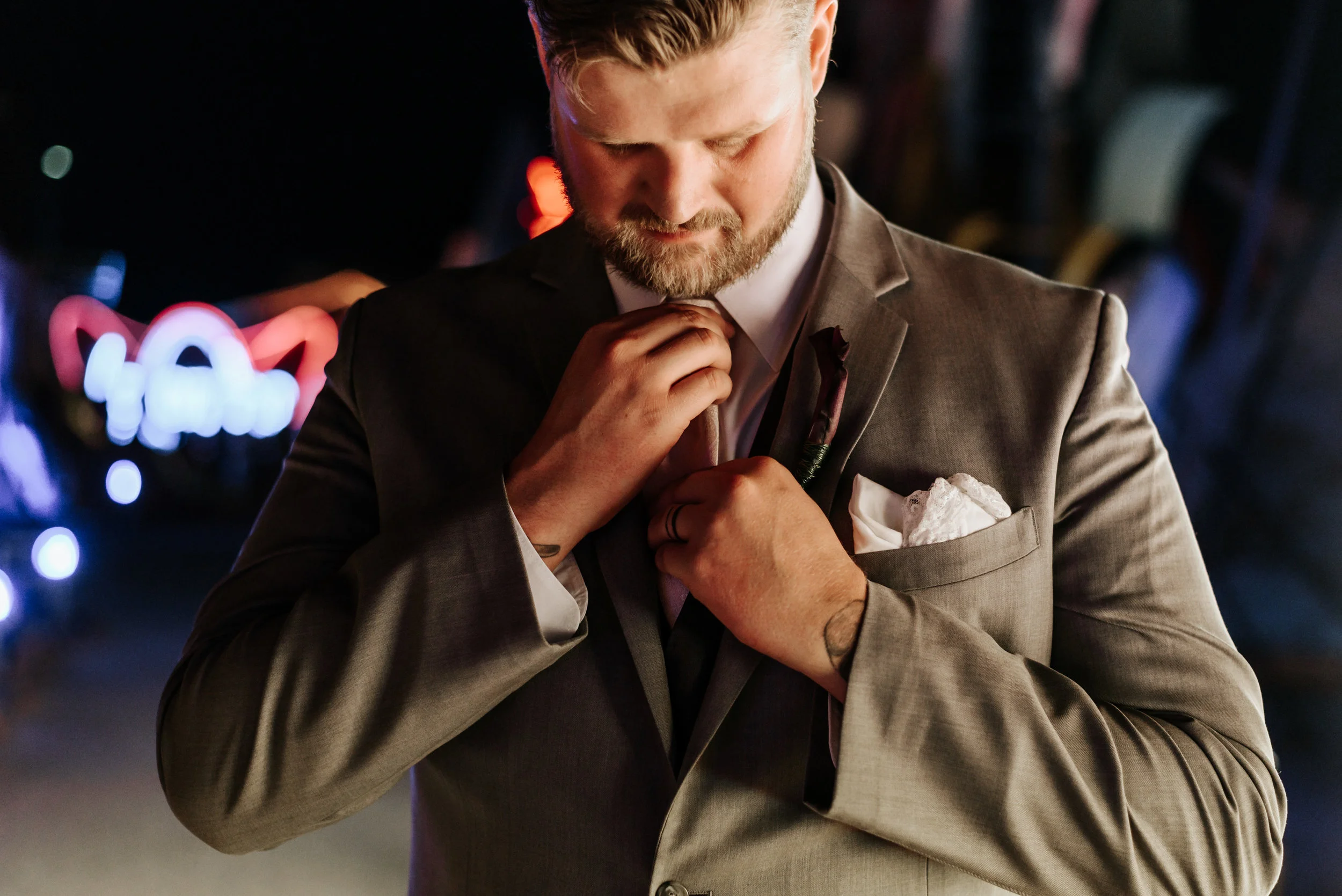 Neon-Museum-Wedding-Las-Vegas-Nevada-Golden-Nugget-Photography-by-V-Ally-and-Dan-7010.jpg