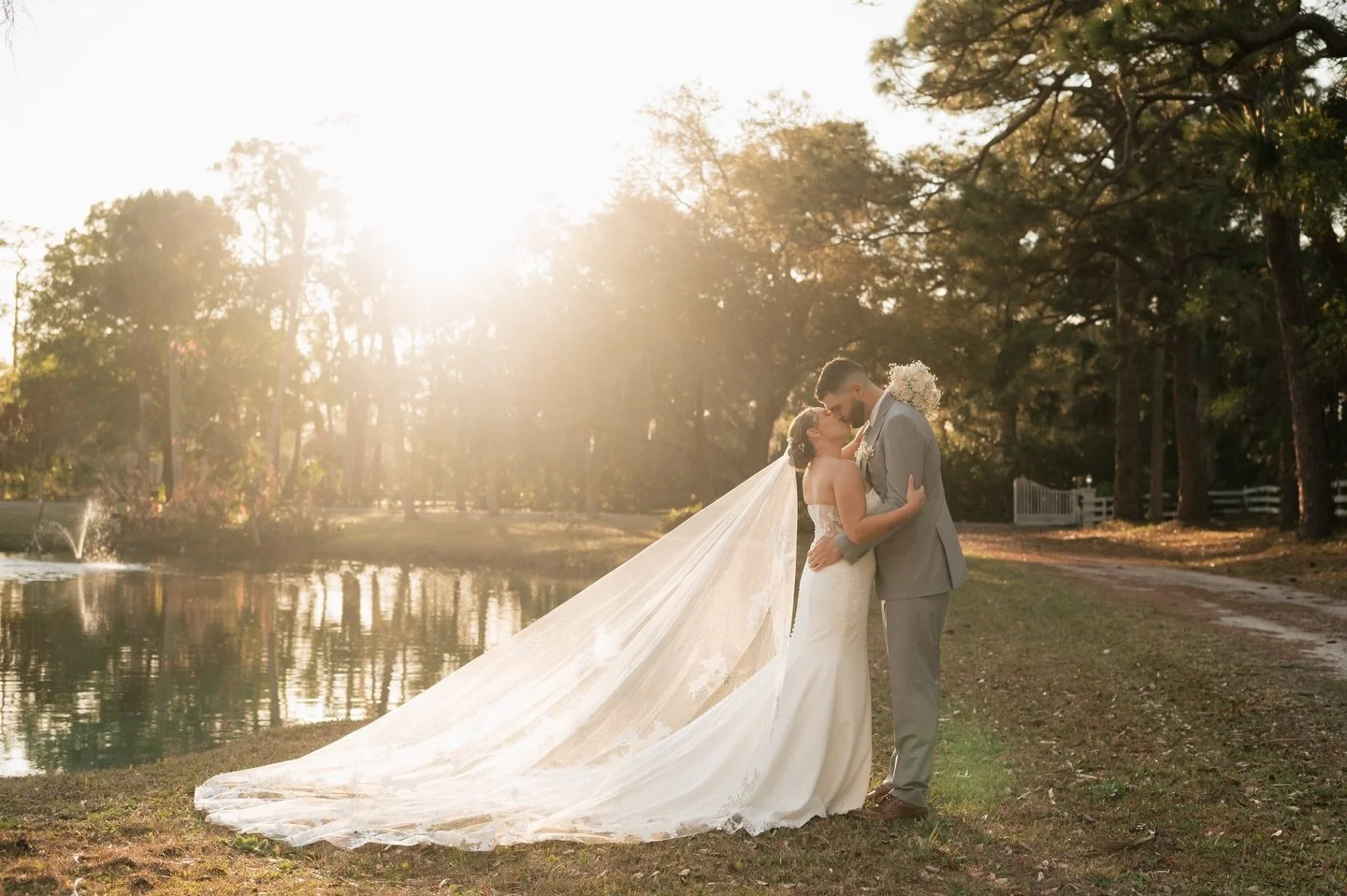 Abby &amp; Steven 🤍

#orlandoweddingphotographer #floridaweddingvenue #orlandoweddingplanner #orlandoweddingvenue #orlandophotographer