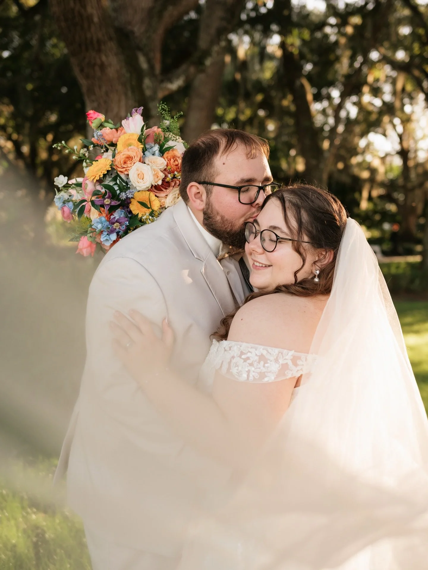 Becky &amp; Levi 💕

#orlandoweddingphotographer #upthecreekfarms #disneyfairytaleweddings #orlandoweddingplanner #orlandoweddingvenue