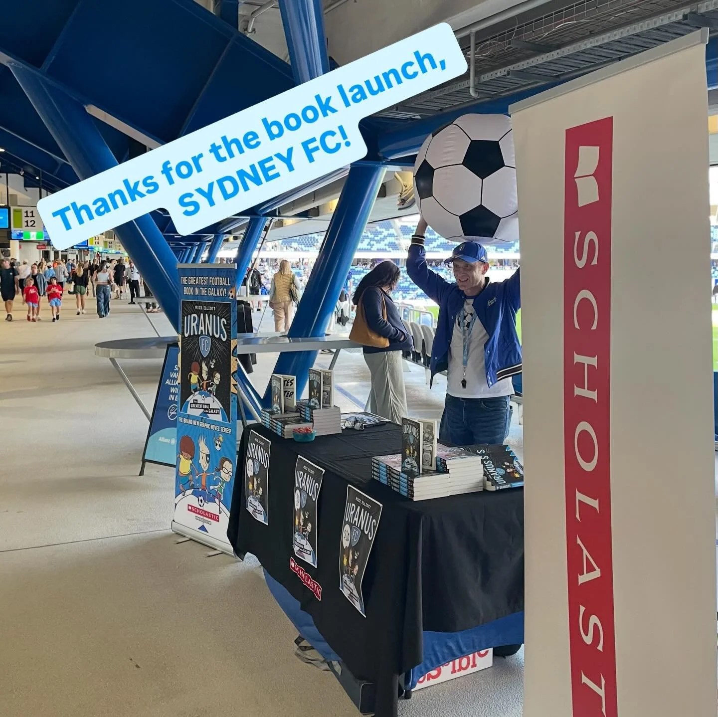 Thanks to @sydneyfootballclub and @scholastic_au for all the support launching my new graphic novel, URANUS FC - THE GREATEST GOAL IN THE GALAXY at yesterday&rsquo;s @aleagues match at Allianz Stadium. 
⚽️📚☺️🩵
It was SO great to chat to so many foo