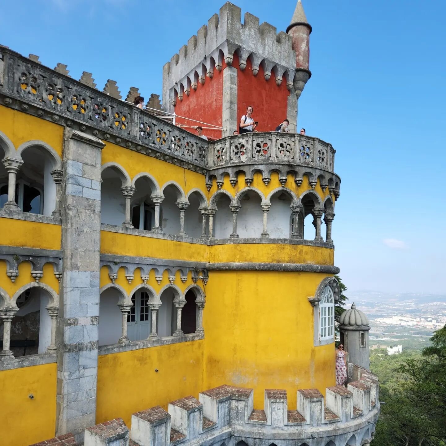 The whimsical Pena Palace and Moorish Castle. Breathtaking and colorful history 🇵🇹